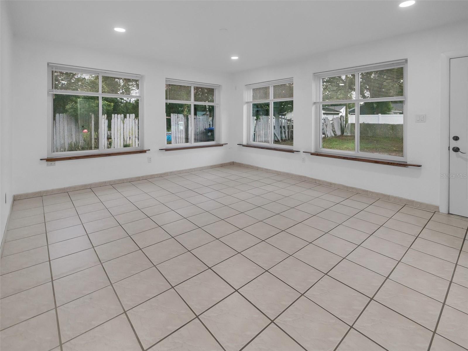 Image 41 of 55 For 2600 Euston Road