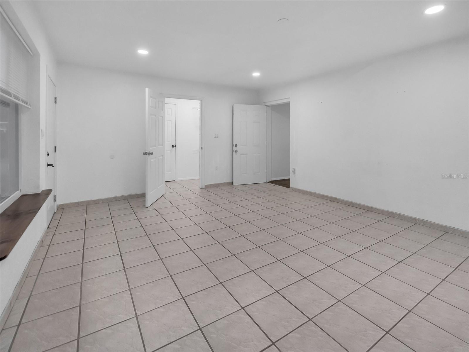 Image 42 of 55 For 2600 Euston Road