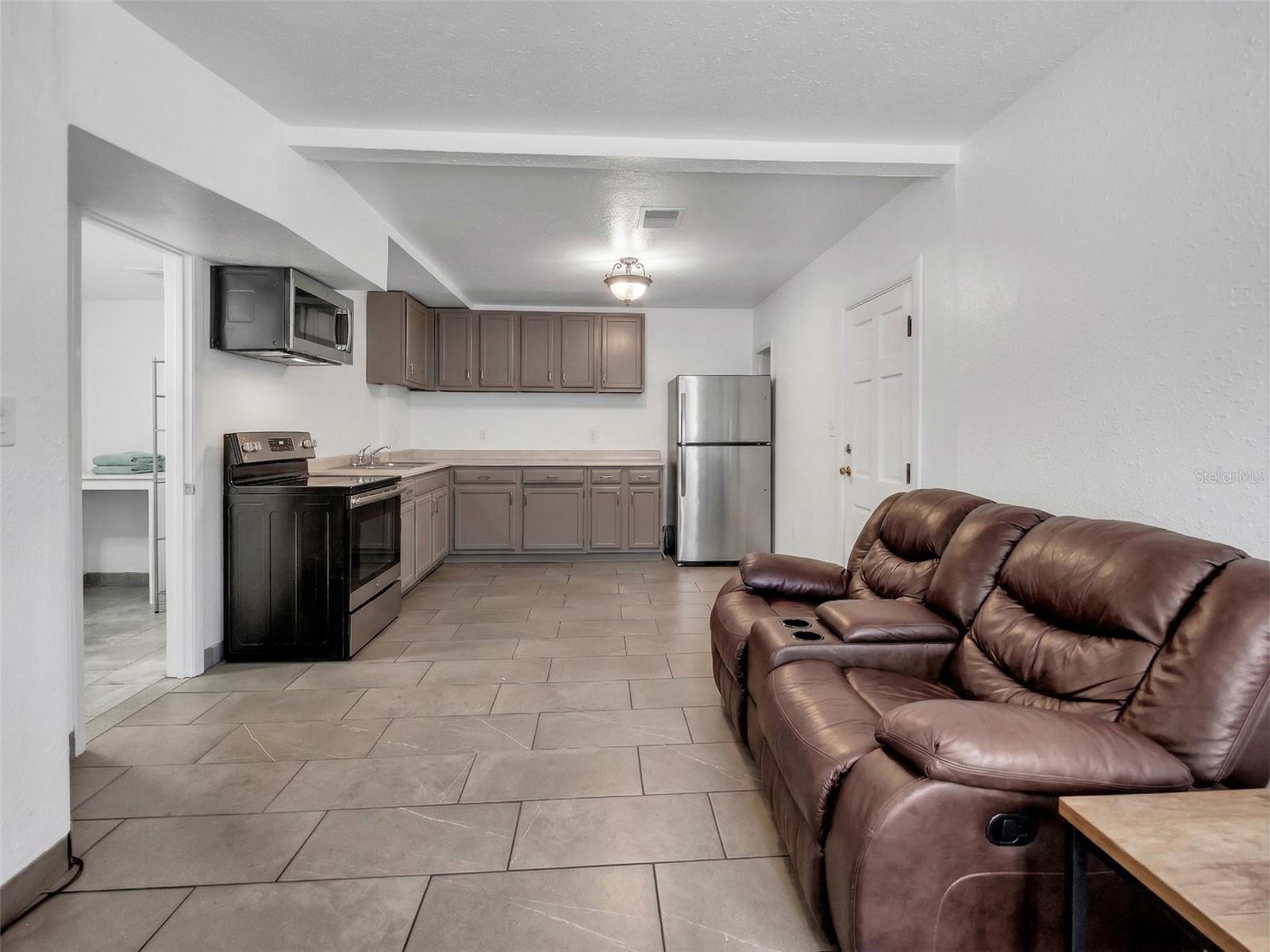 Image 6 of 55 For 2600 Euston Road