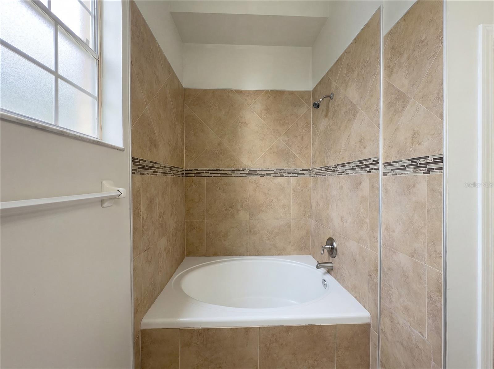 Image 15 of 18 For 1696 Chatham Circle