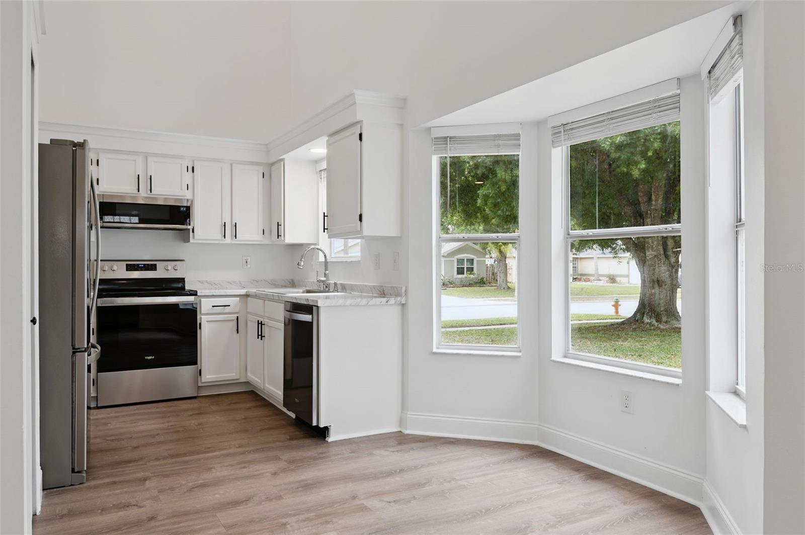 Listing photo id 11 for 7006 Blackberry Ct