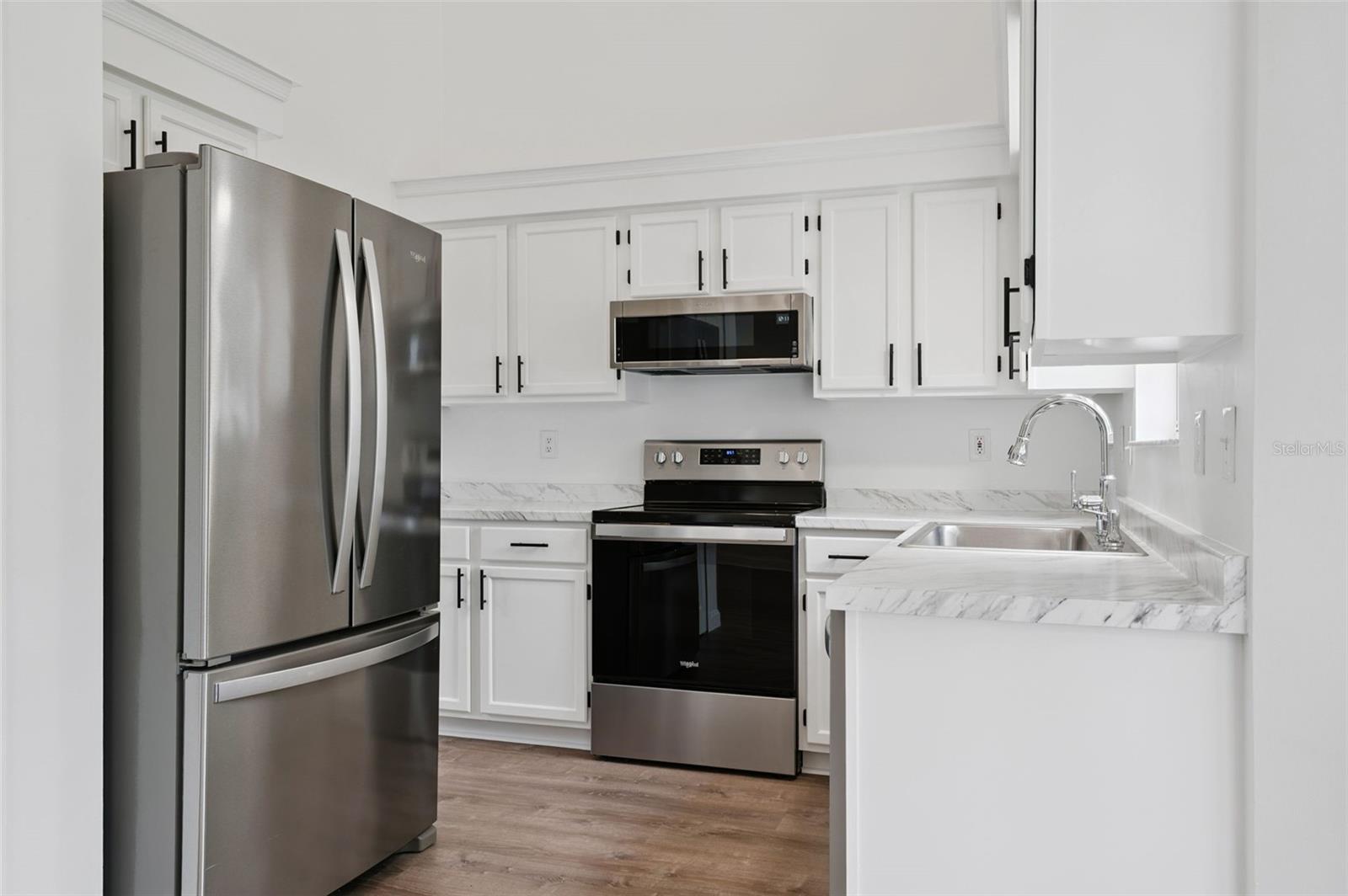 Listing photo id 14 for 7006 Blackberry Ct