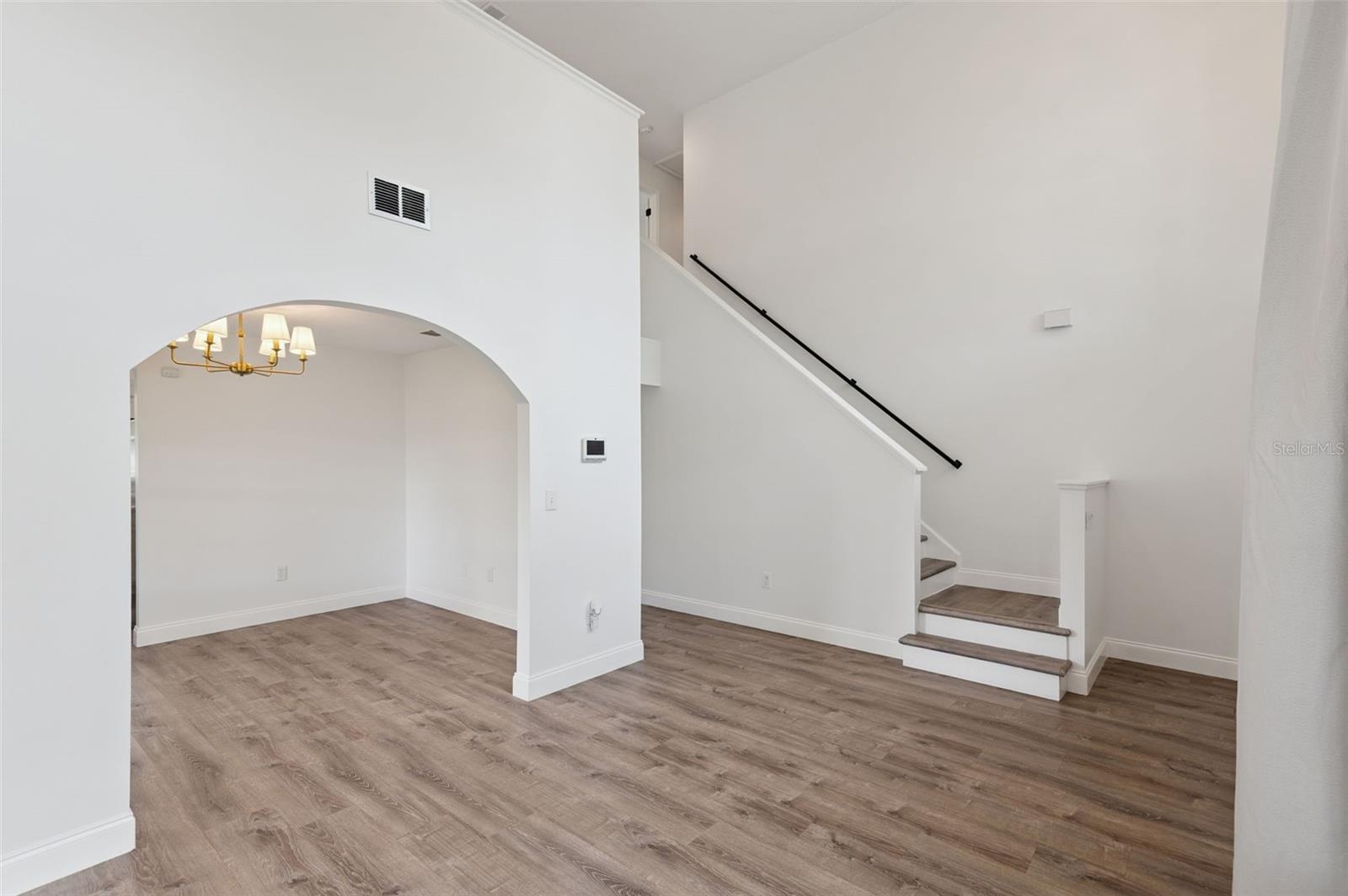 Listing photo id 15 for 7006 Blackberry Ct