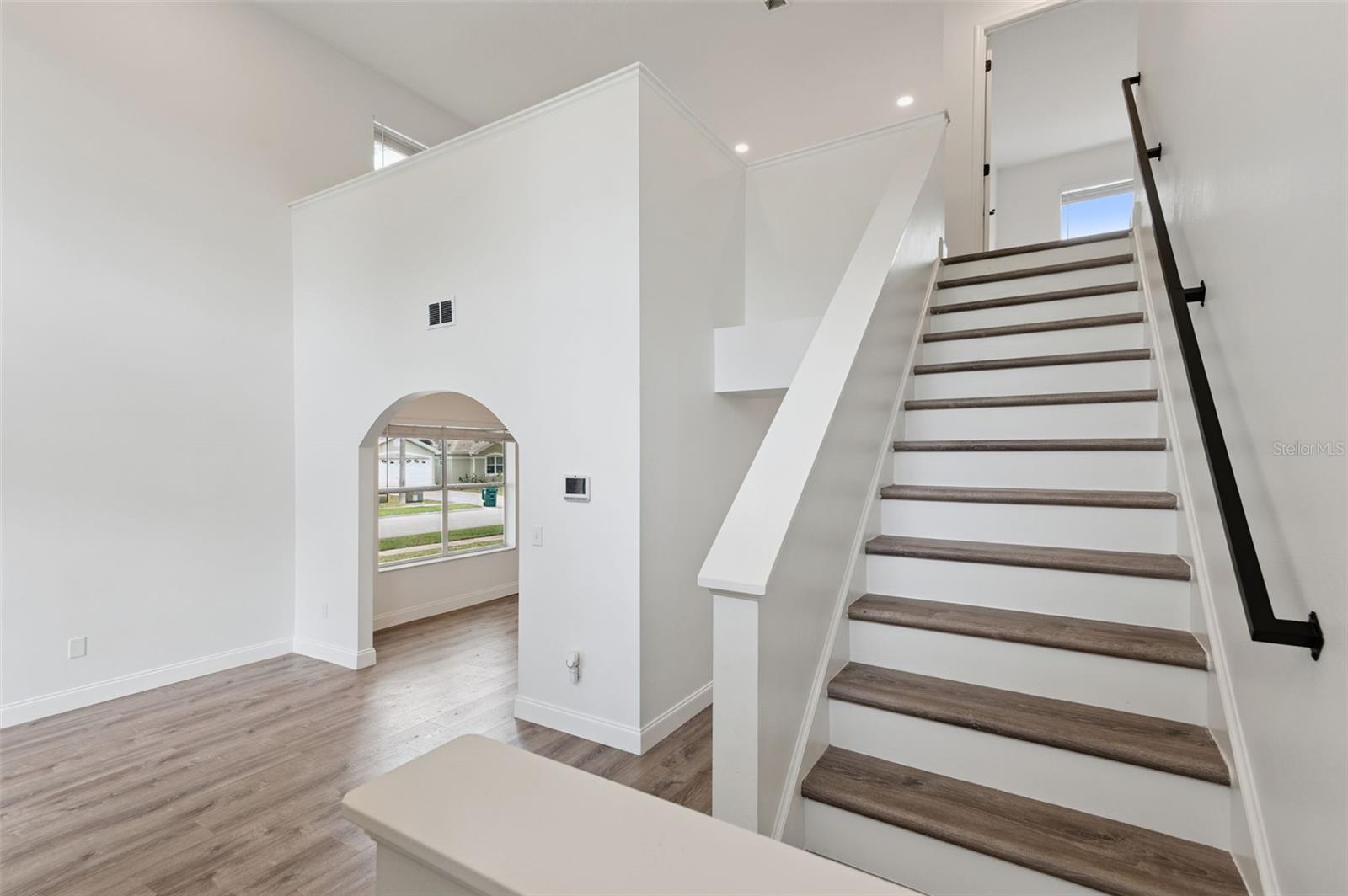 Listing photo id 16 for 7006 Blackberry Ct