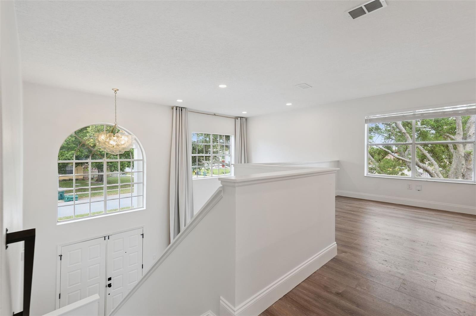 Listing photo id 17 for 7006 Blackberry Ct