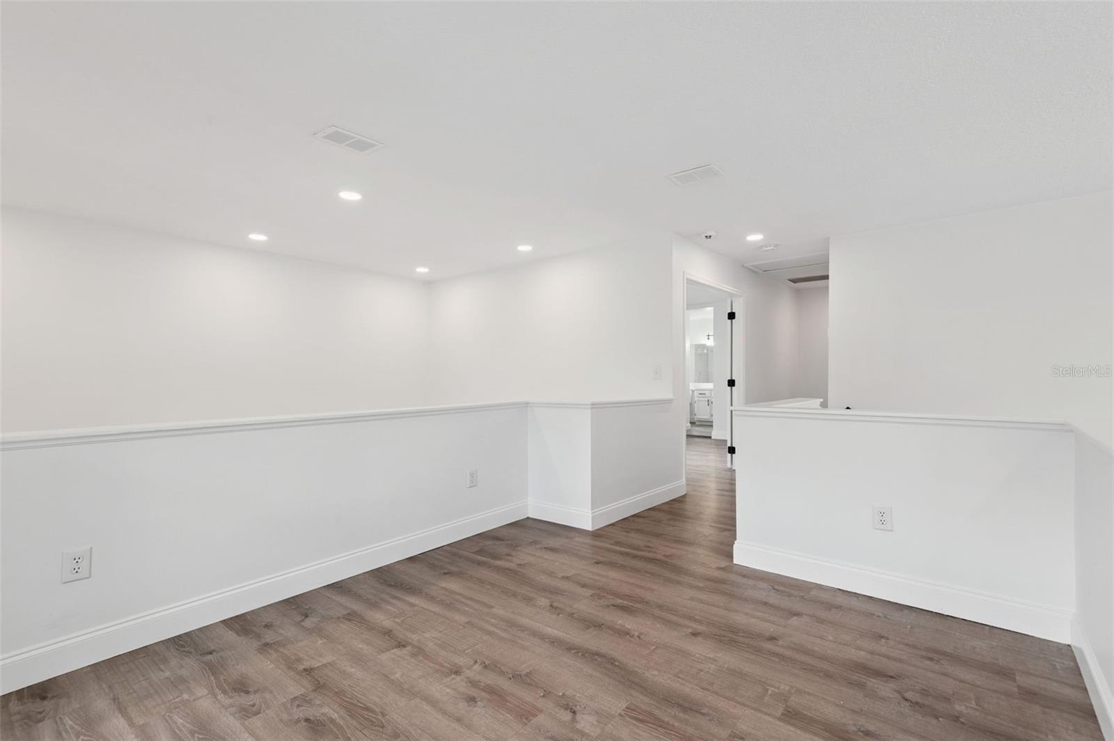 Listing photo id 18 for 7006 Blackberry Ct