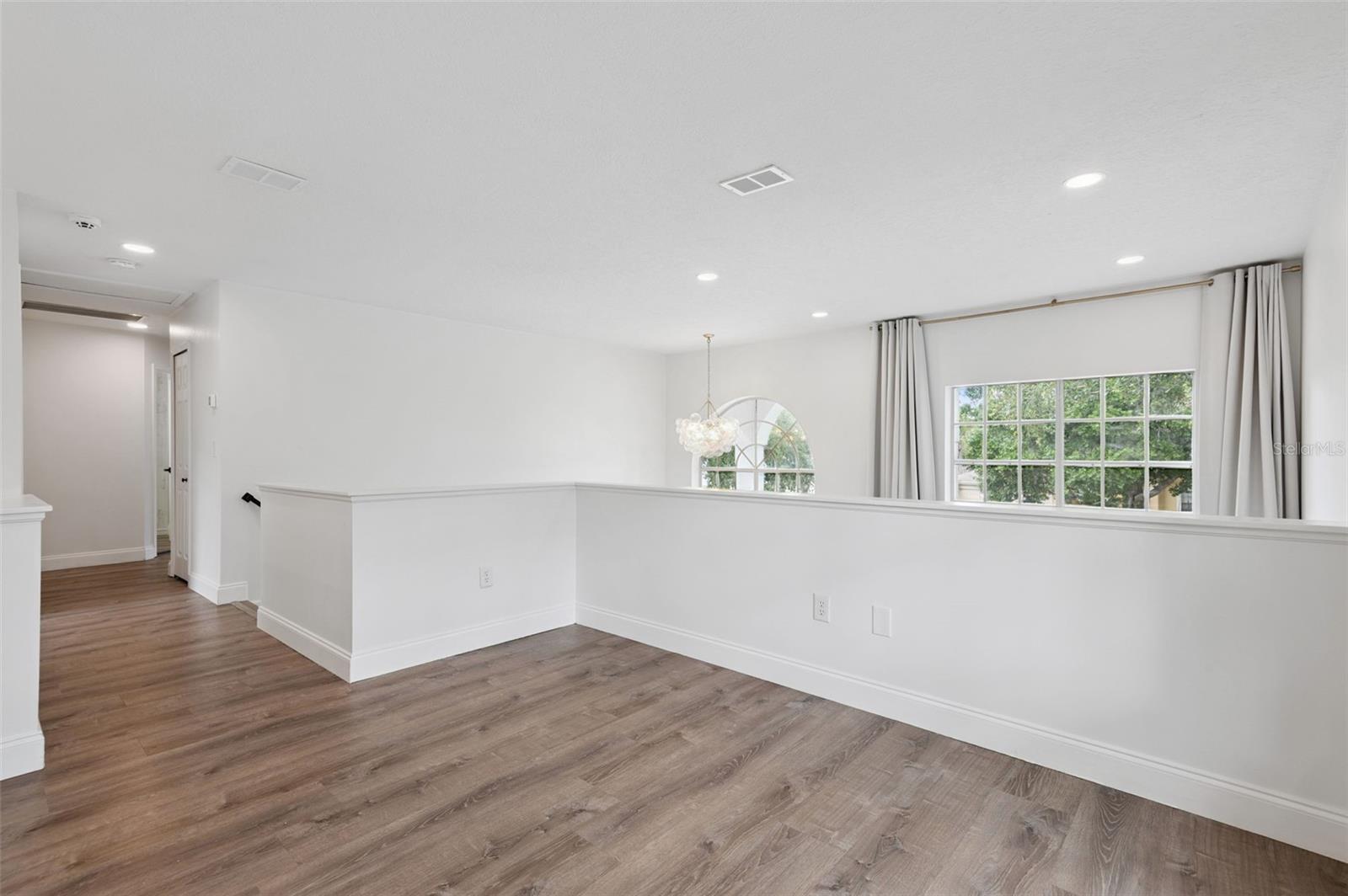 Listing photo id 19 for 7006 Blackberry Ct