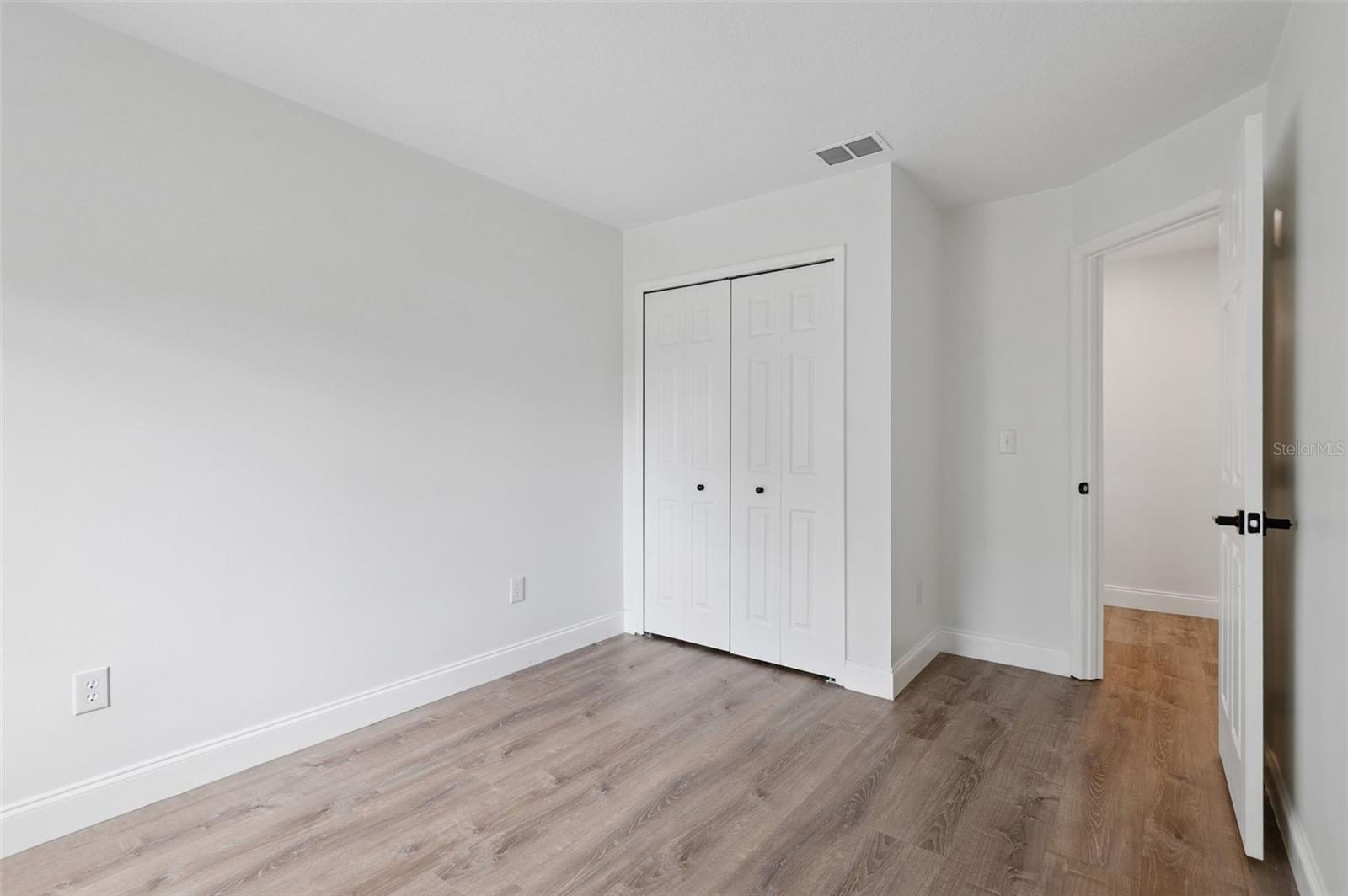 Listing photo id 25 for 7006 Blackberry Ct