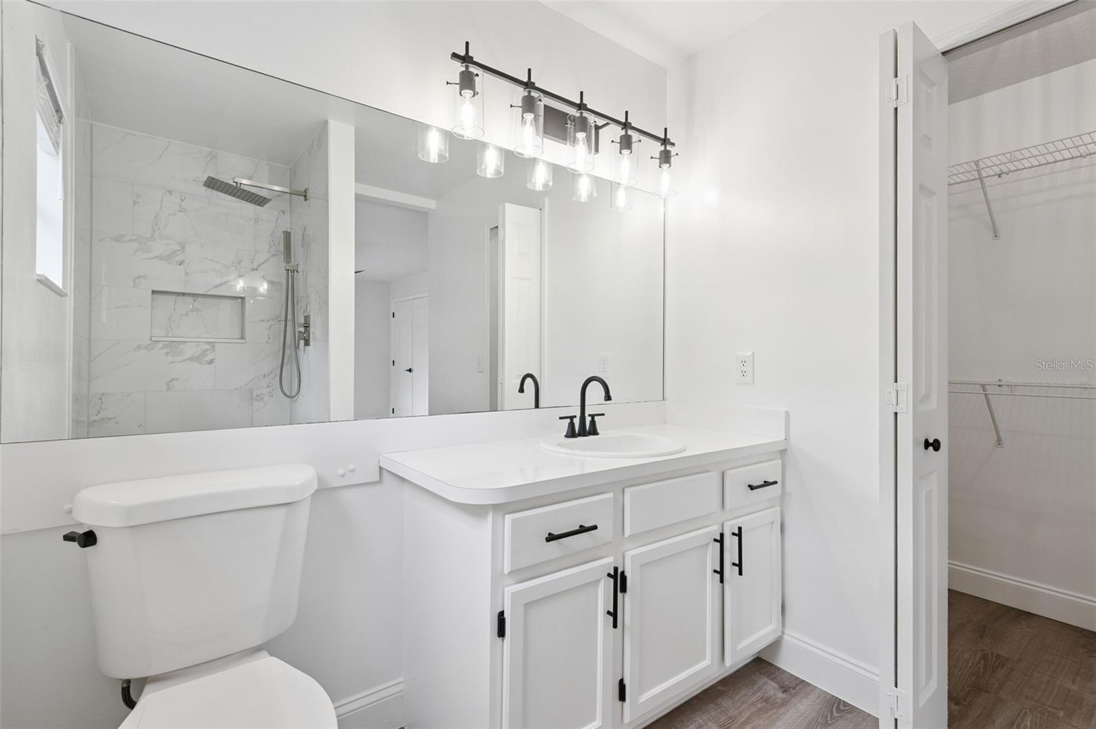 Listing photo id 31 for 7006 Blackberry Ct