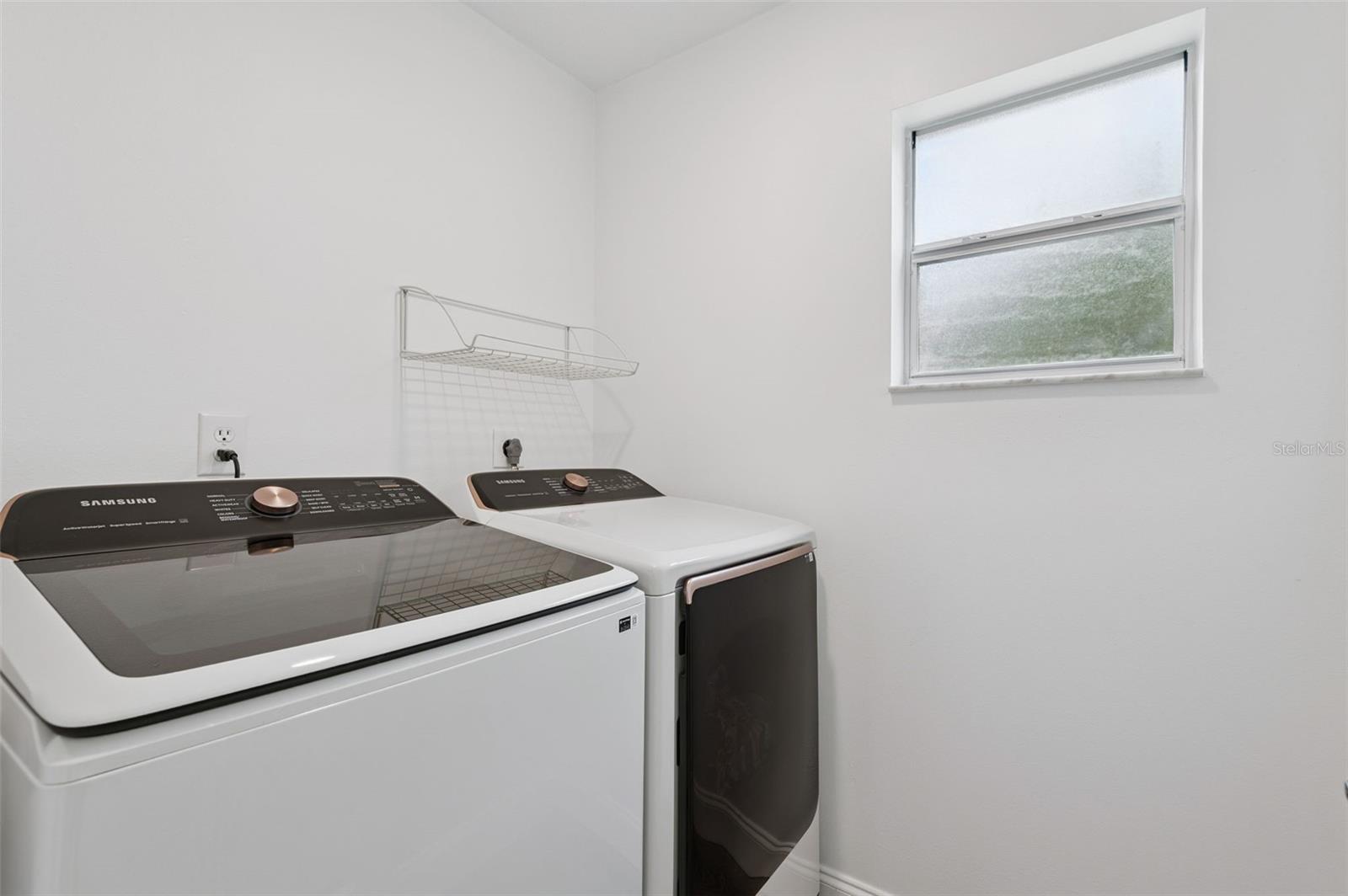 Listing photo id 35 for 7006 Blackberry Ct