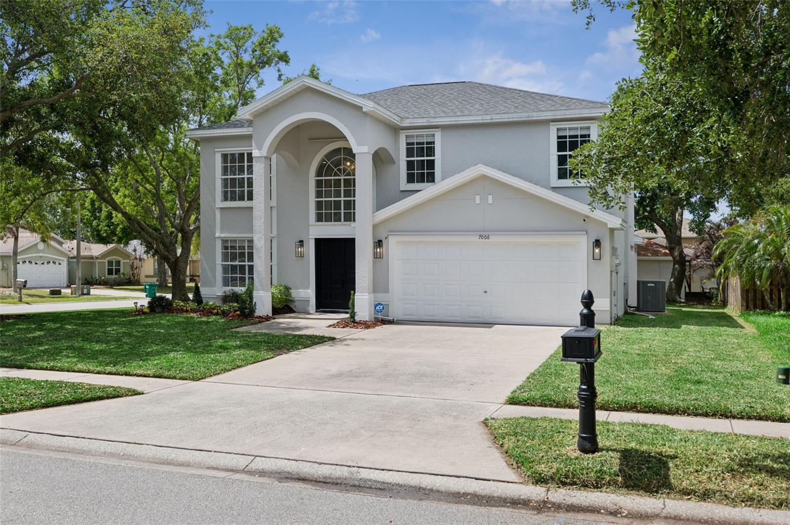 Listing photo id 2 for 7006 Blackberry Ct