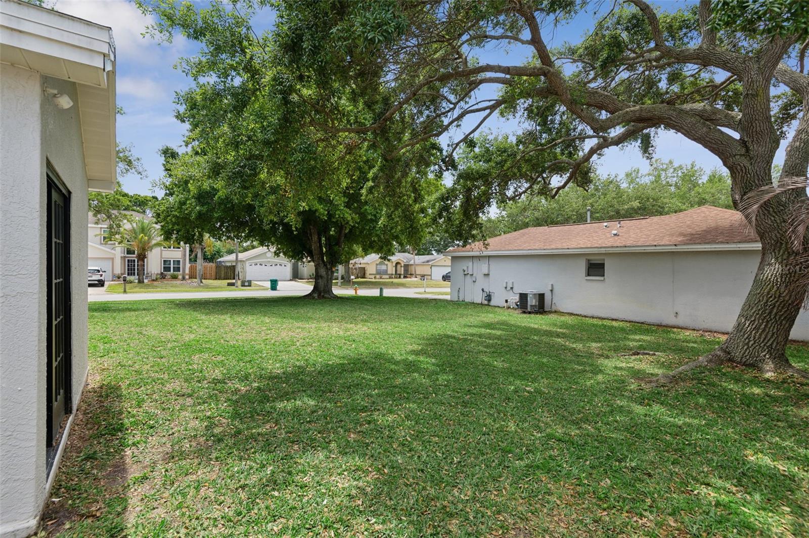 Listing photo id 38 for 7006 Blackberry Ct