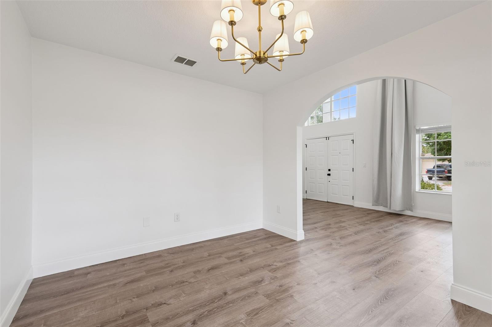 Listing photo id 6 for 7006 Blackberry Ct