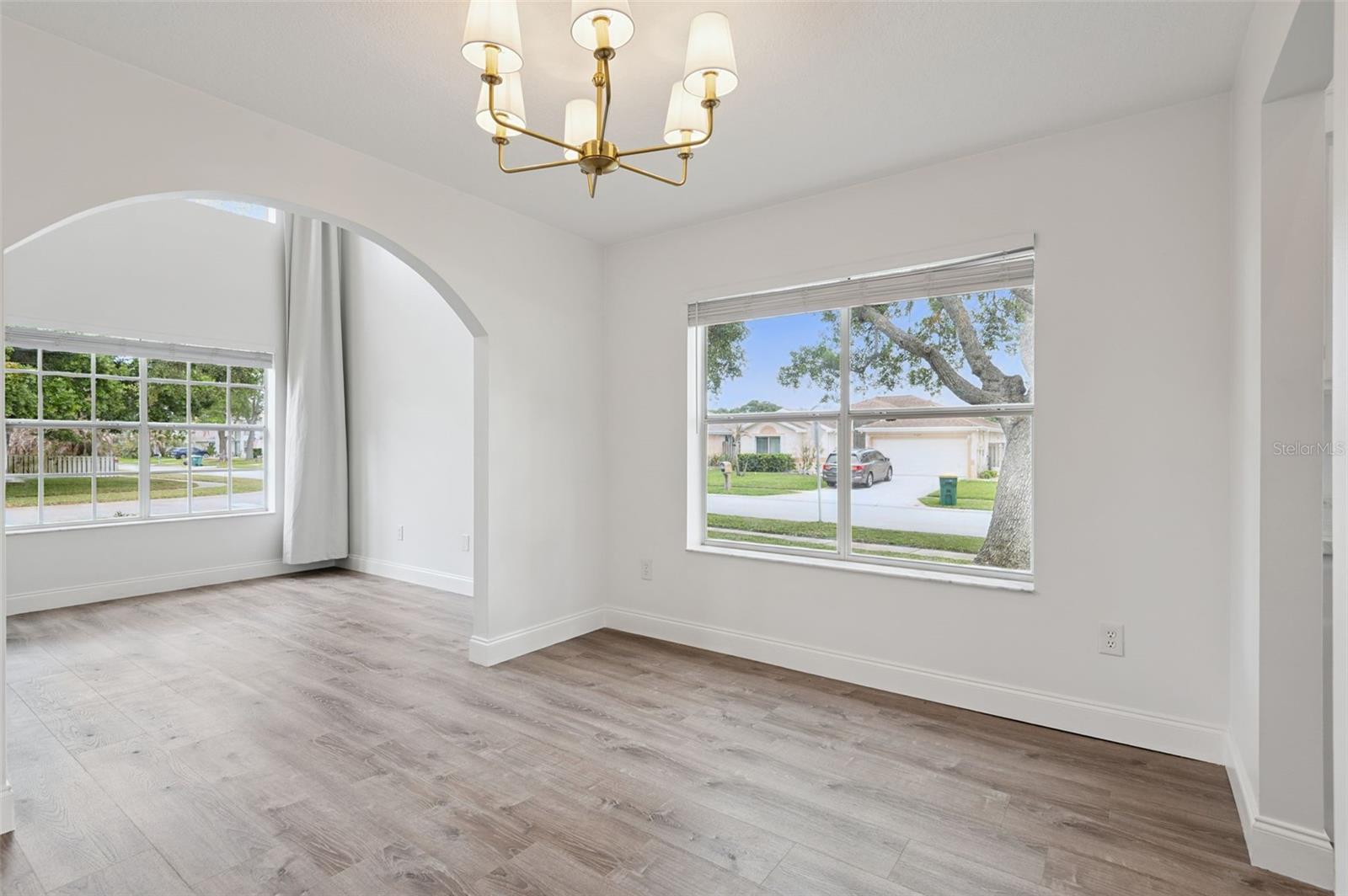 Listing photo id 7 for 7006 Blackberry Ct