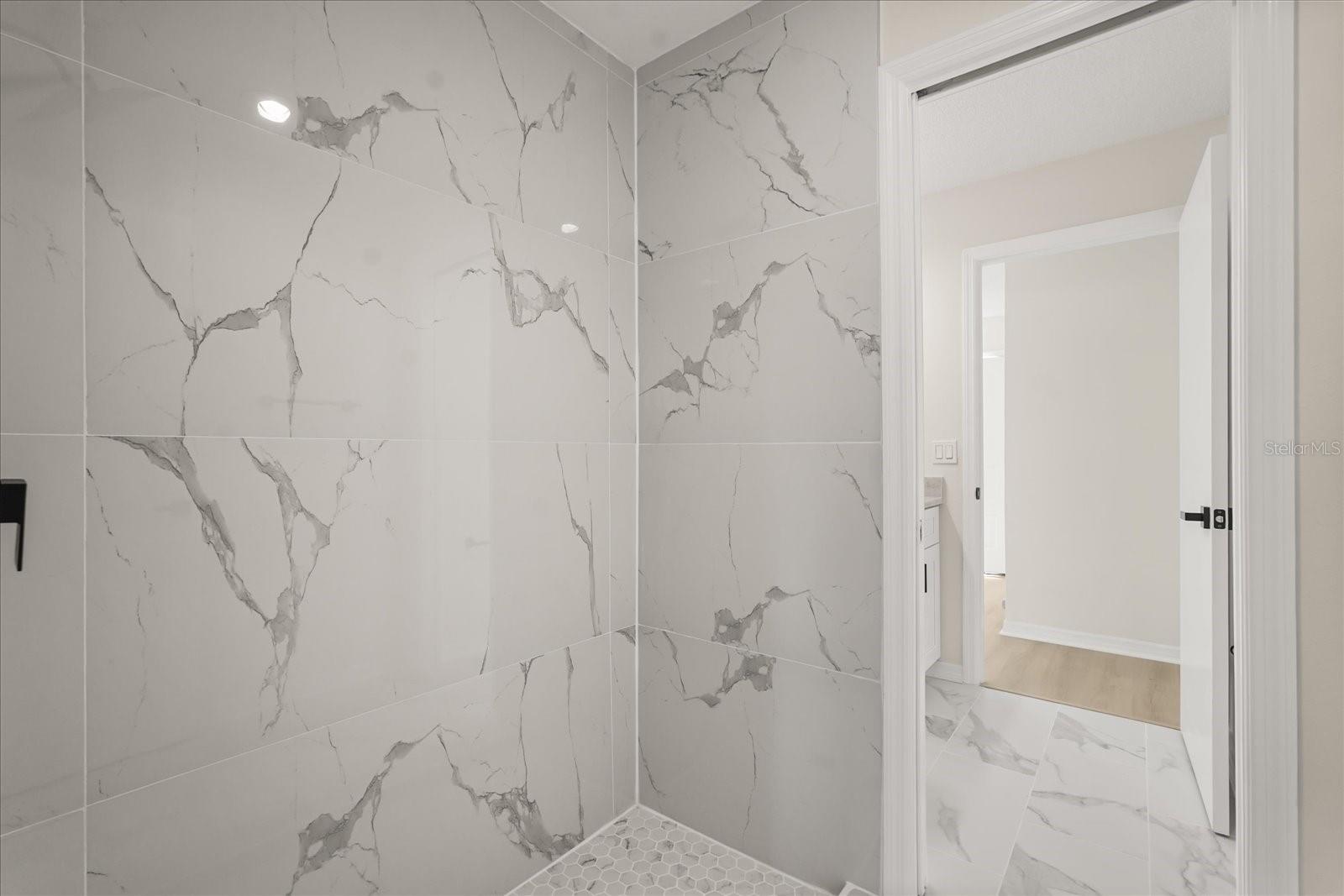 Listing photo id 11 for 14396 Island Cove Drive