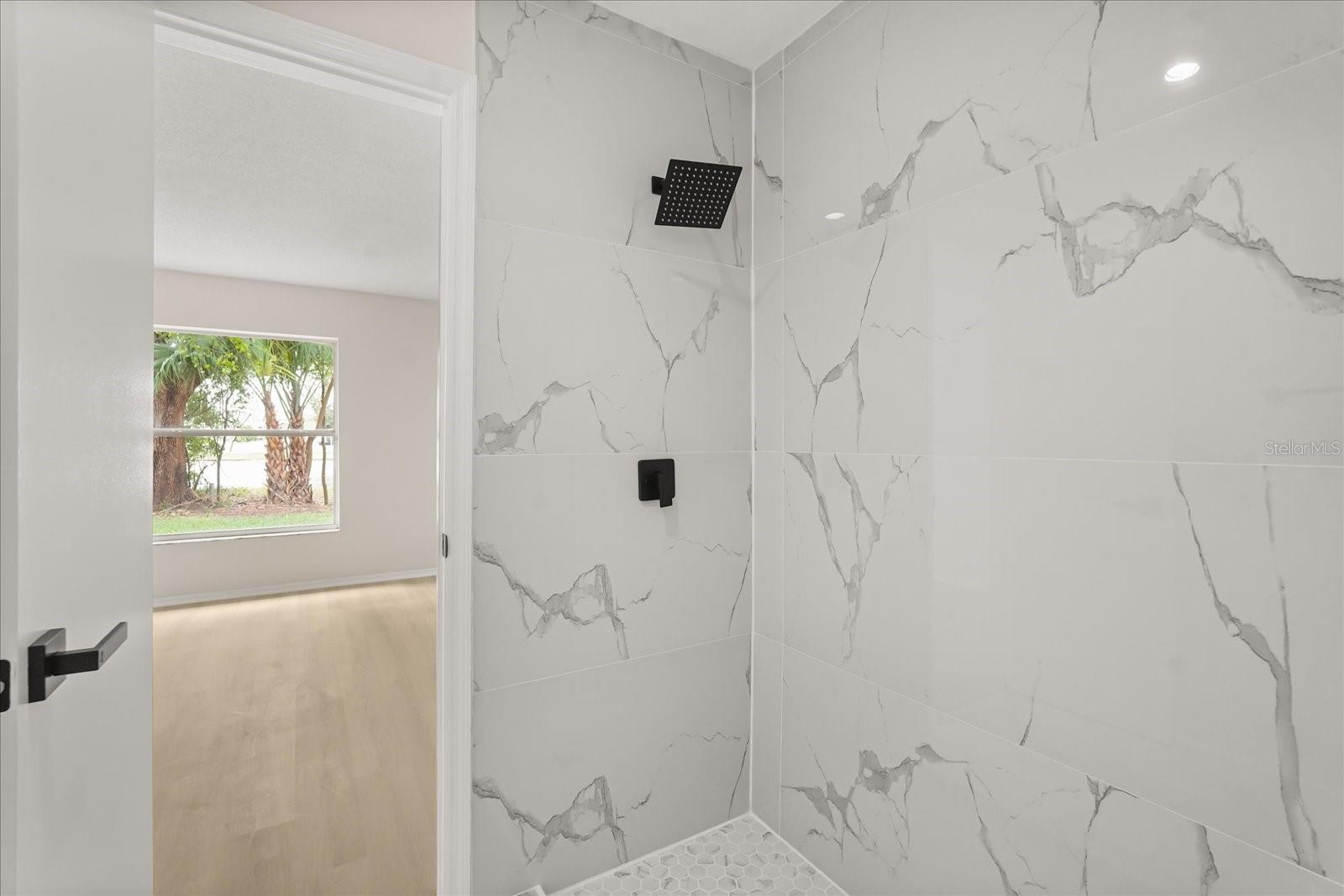 Listing photo id 12 for 14396 Island Cove Drive