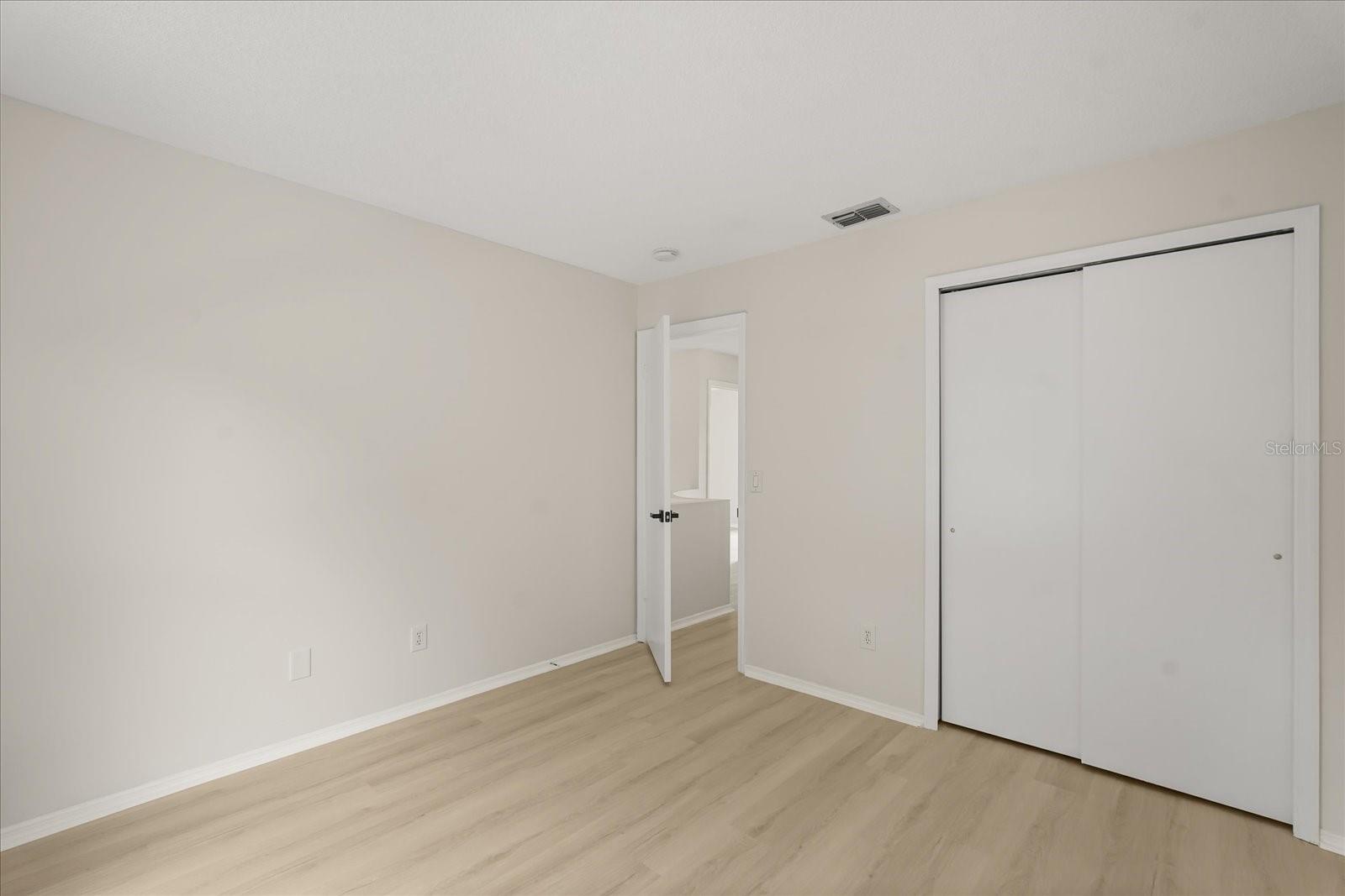 Listing photo id 14 for 14396 Island Cove Drive