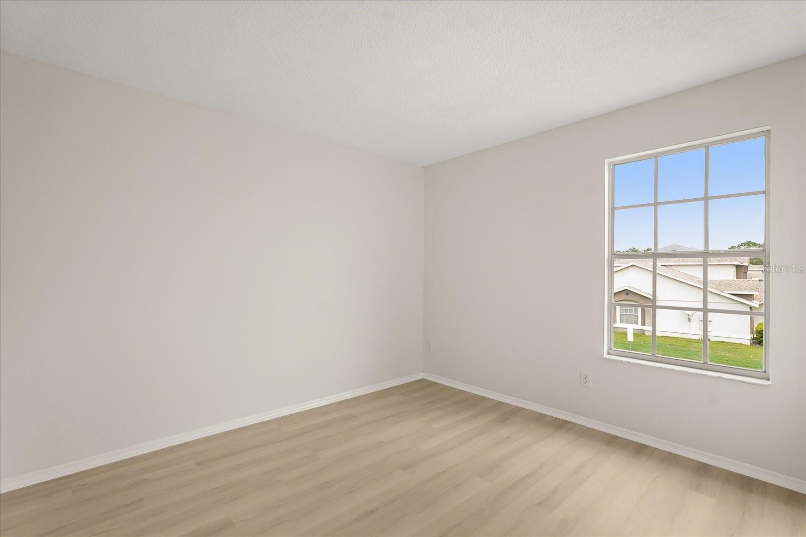 Listing photo id 15 for 14396 Island Cove Drive