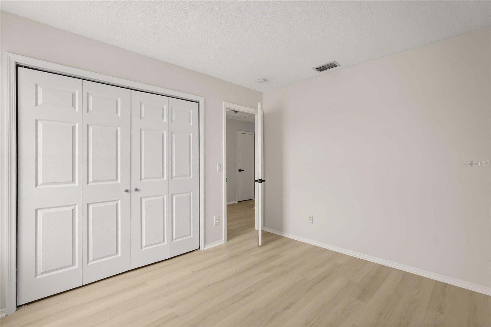 Listing photo id 16 for 14396 Island Cove Drive