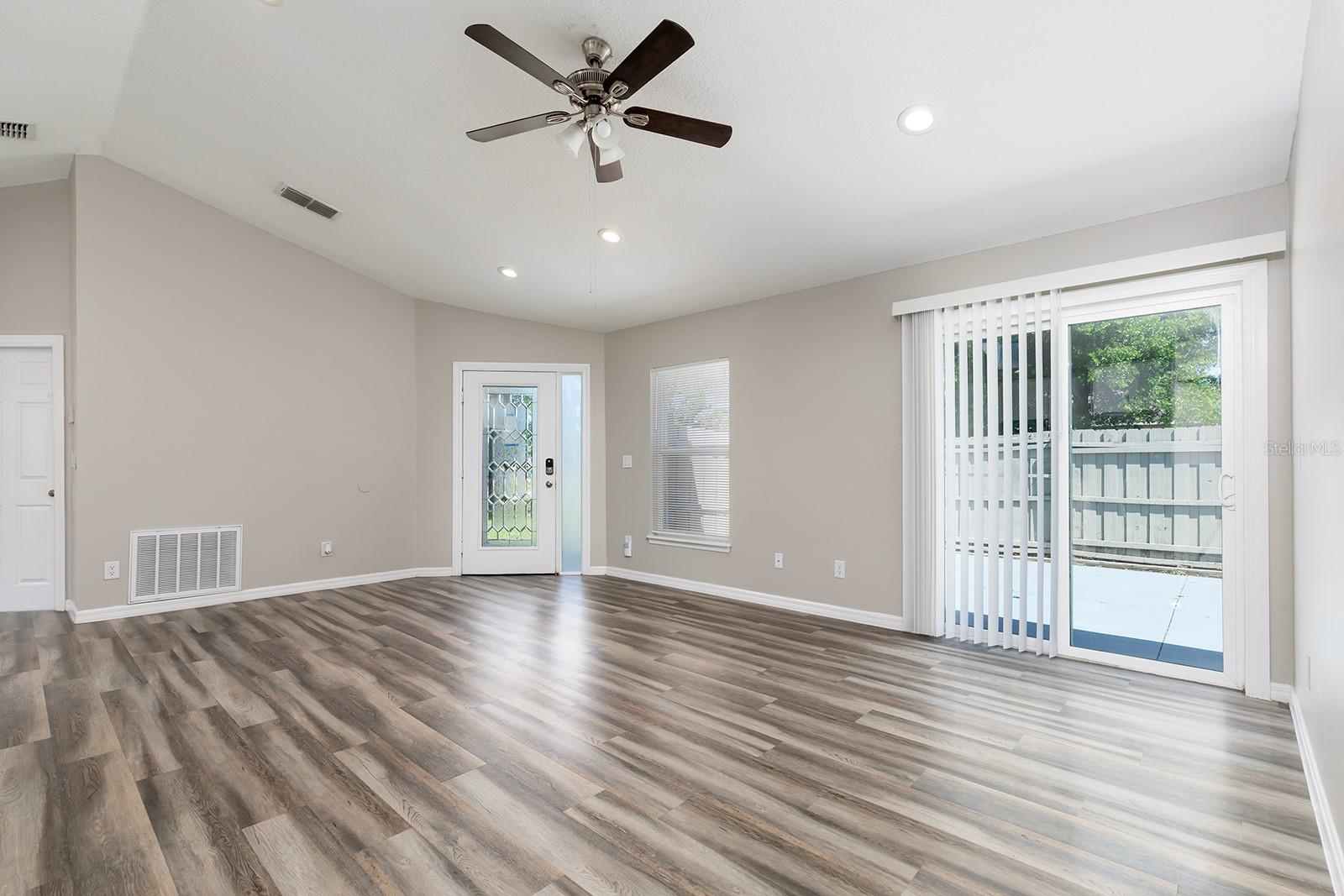 Image 7 of 31 For 1637 Lakewood Avenue