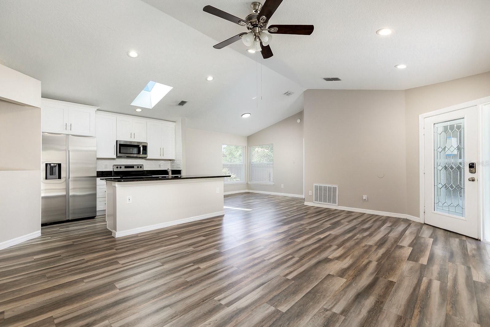 Image 8 of 31 For 1637 Lakewood Avenue