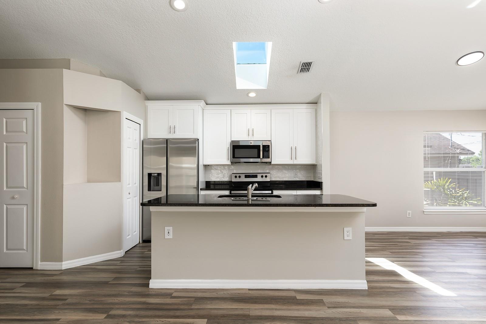 Image 9 of 31 For 1637 Lakewood Avenue