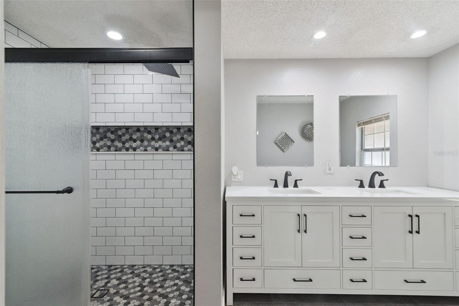 Image 11 of 22 For 14655 Liberty Street