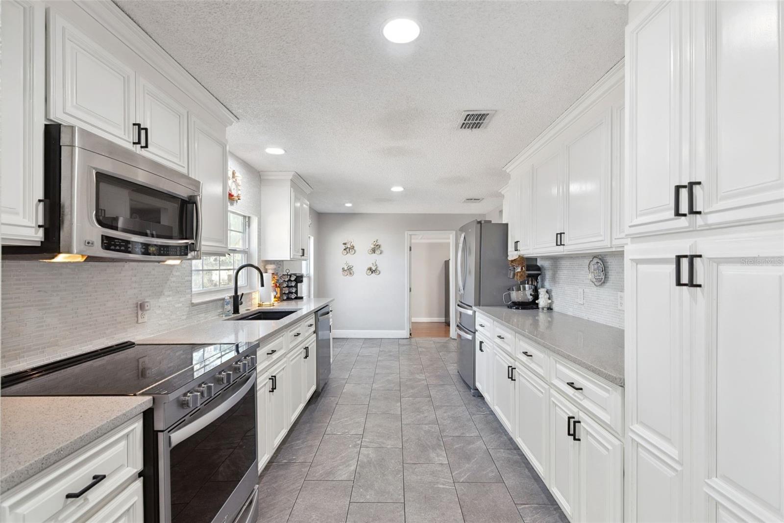 Image 7 of 22 For 14655 Liberty Street