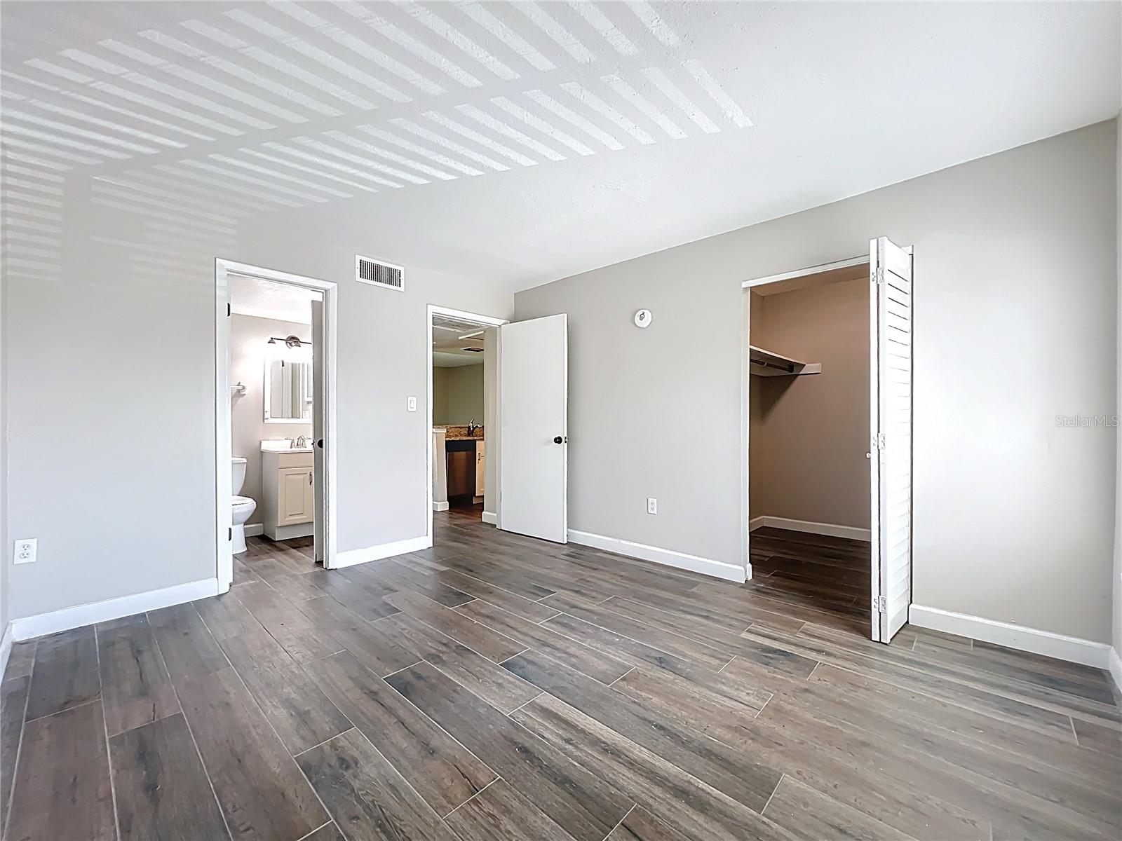 Image 16 of 40 For 590 Orange Drive 136