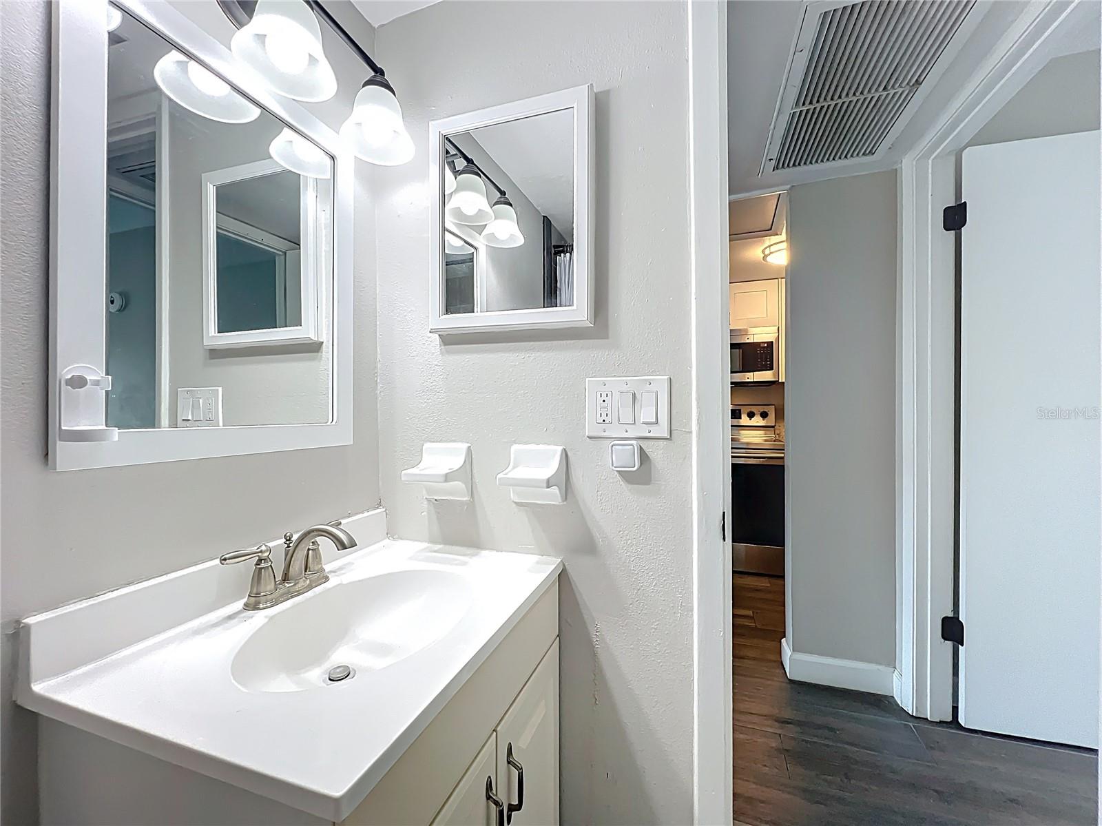 Image 22 of 40 For 590 Orange Drive 136