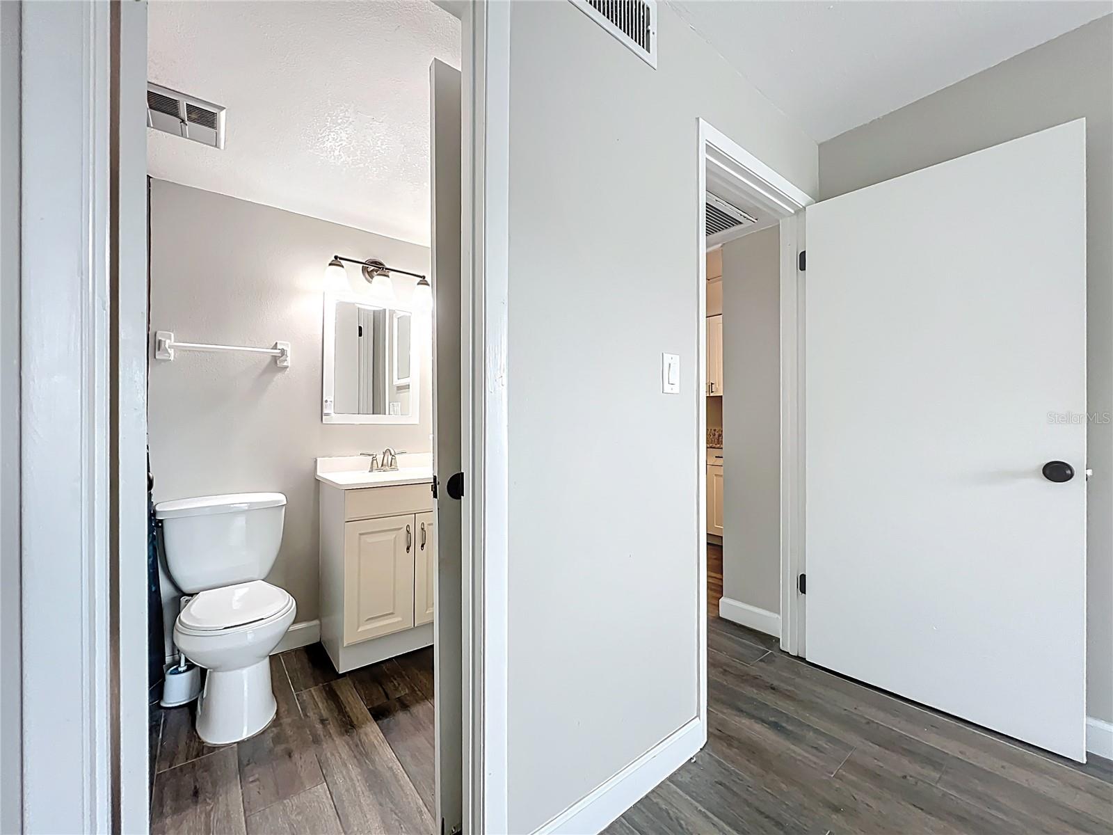 Image 24 of 40 For 590 Orange Drive 136