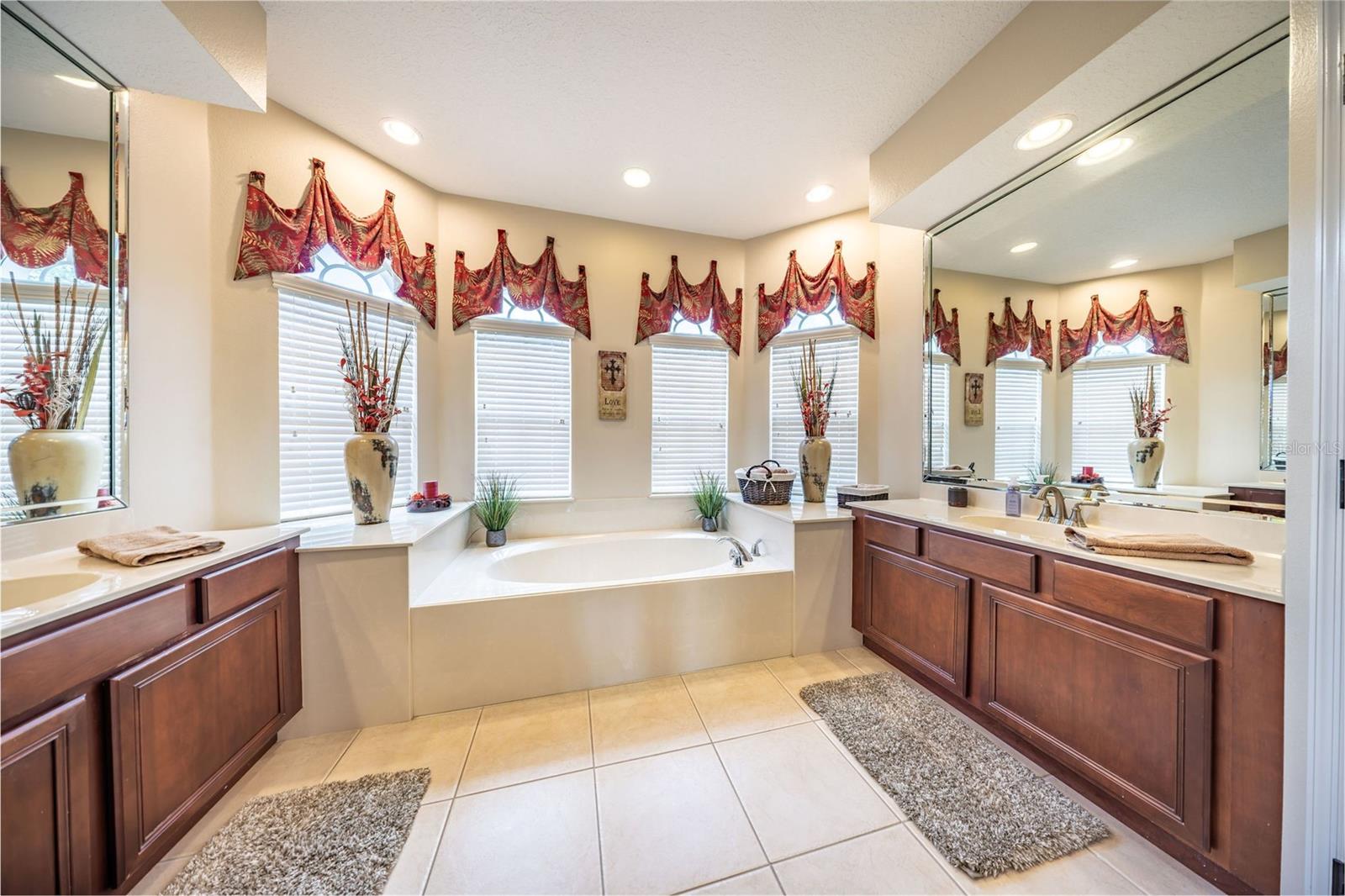 Image 32 of 75 For 5113 Hawks Hammock Way