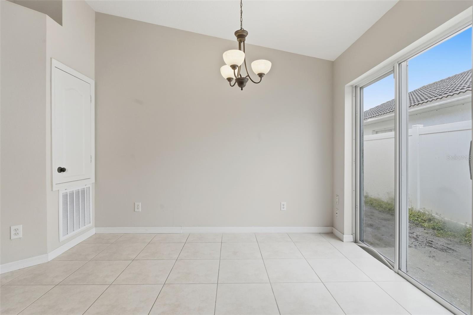 Image 10 of 34 For 38 Vanna Court