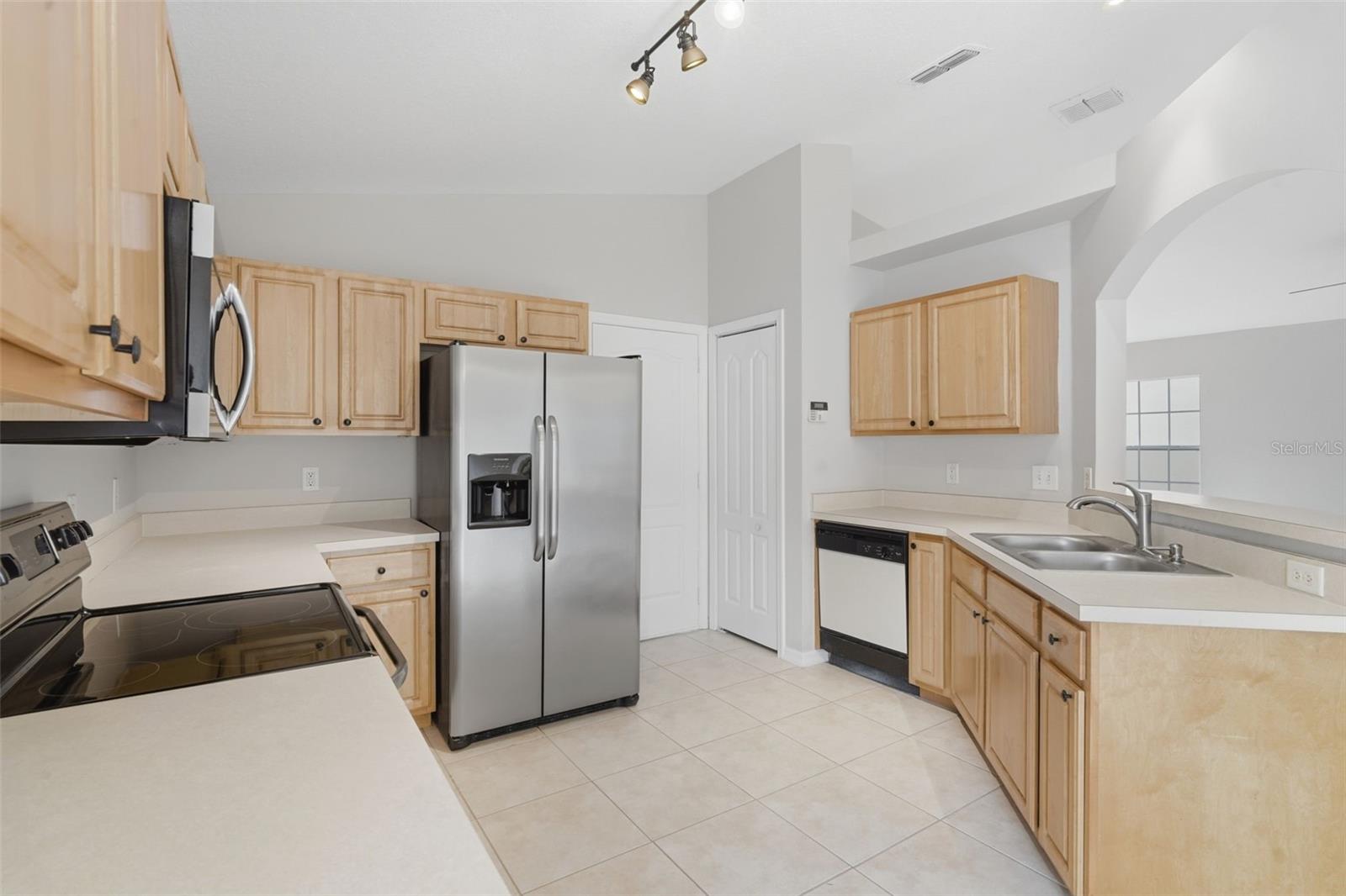 Image 11 of 34 For 38 Vanna Court