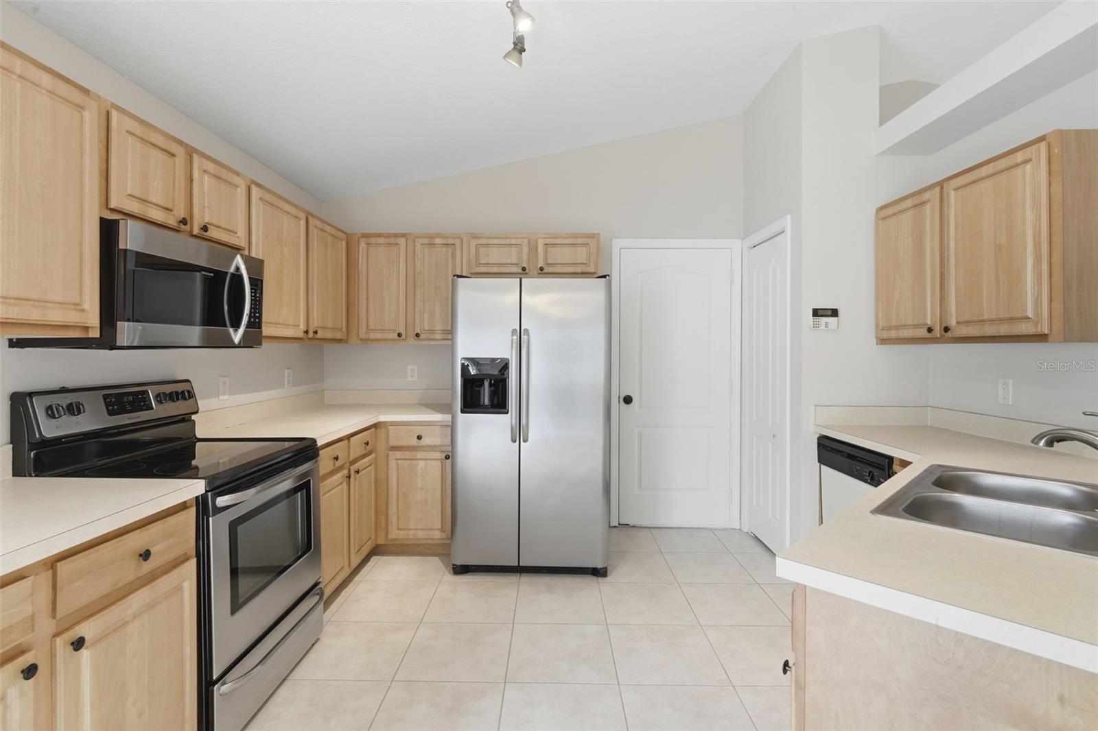 Image 13 of 34 For 38 Vanna Court