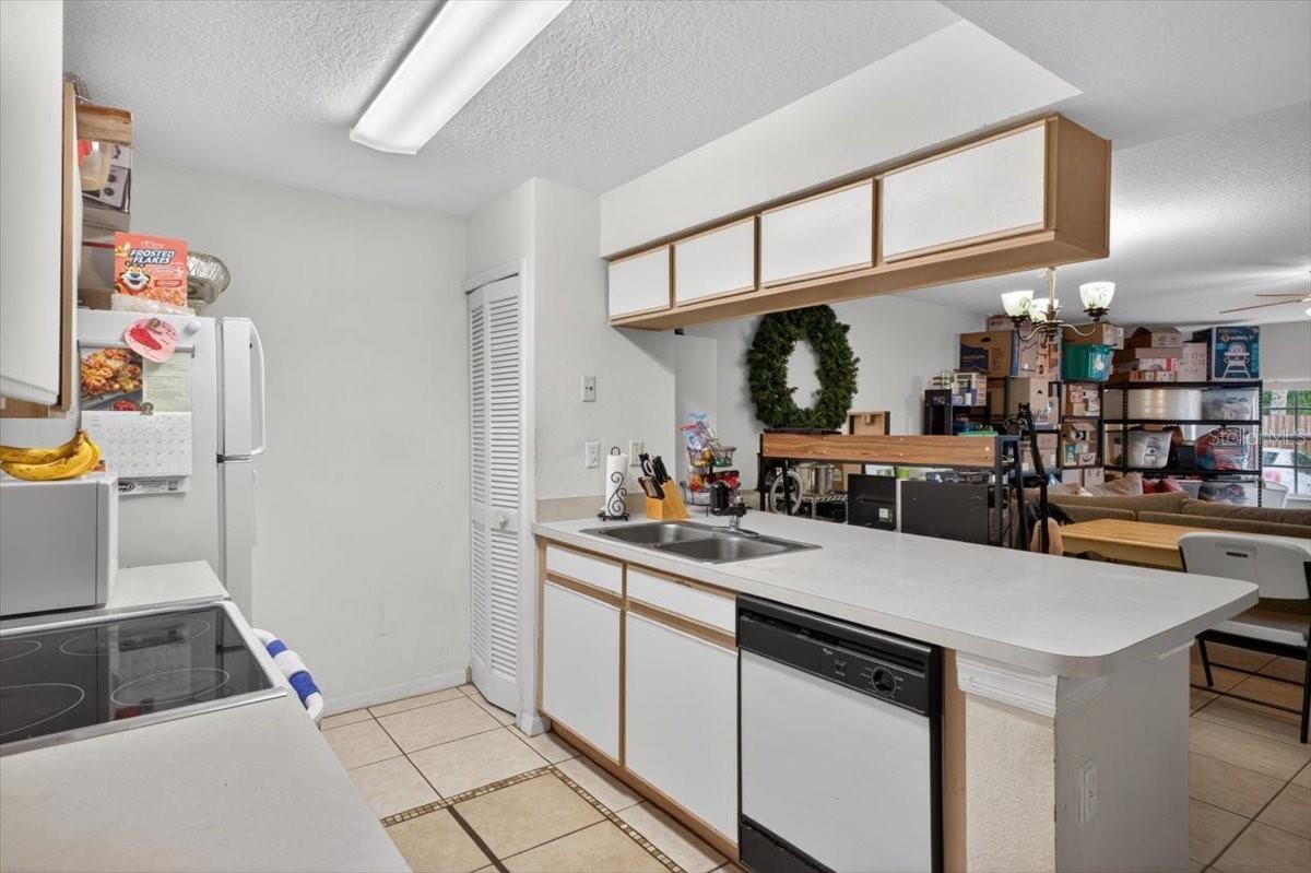 Image 15 of 23 For 8712 Rain Forest Place B
