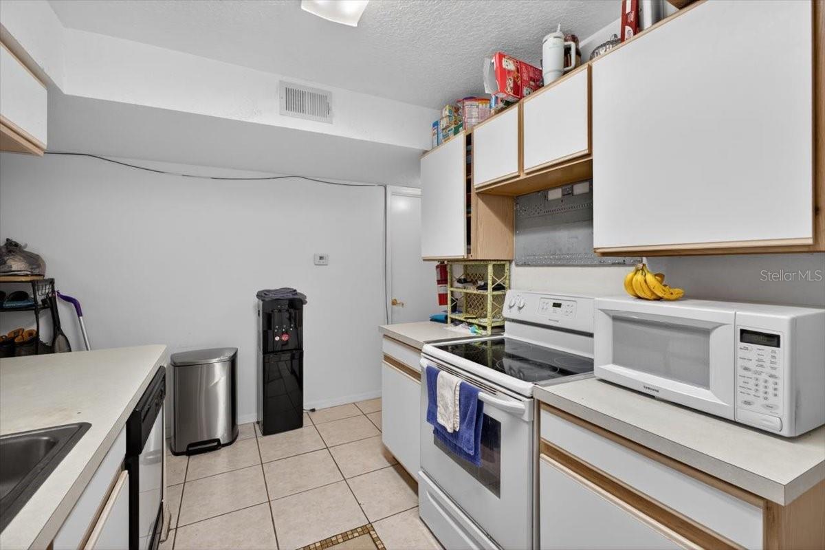 Image 20 of 23 For 8712 Rain Forest Place B
