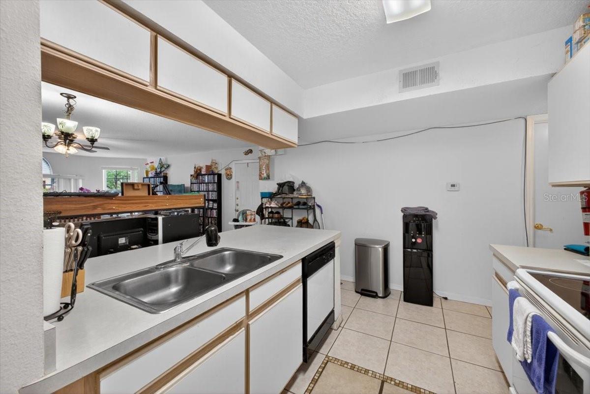 Image 21 of 23 For 8712 Rain Forest Place B