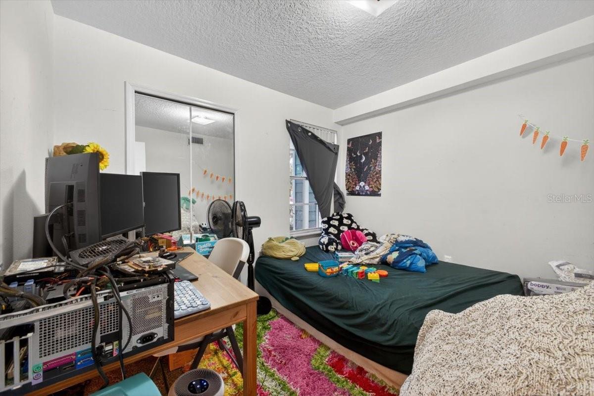 Image 4 of 23 For 8712 Rain Forest Place B