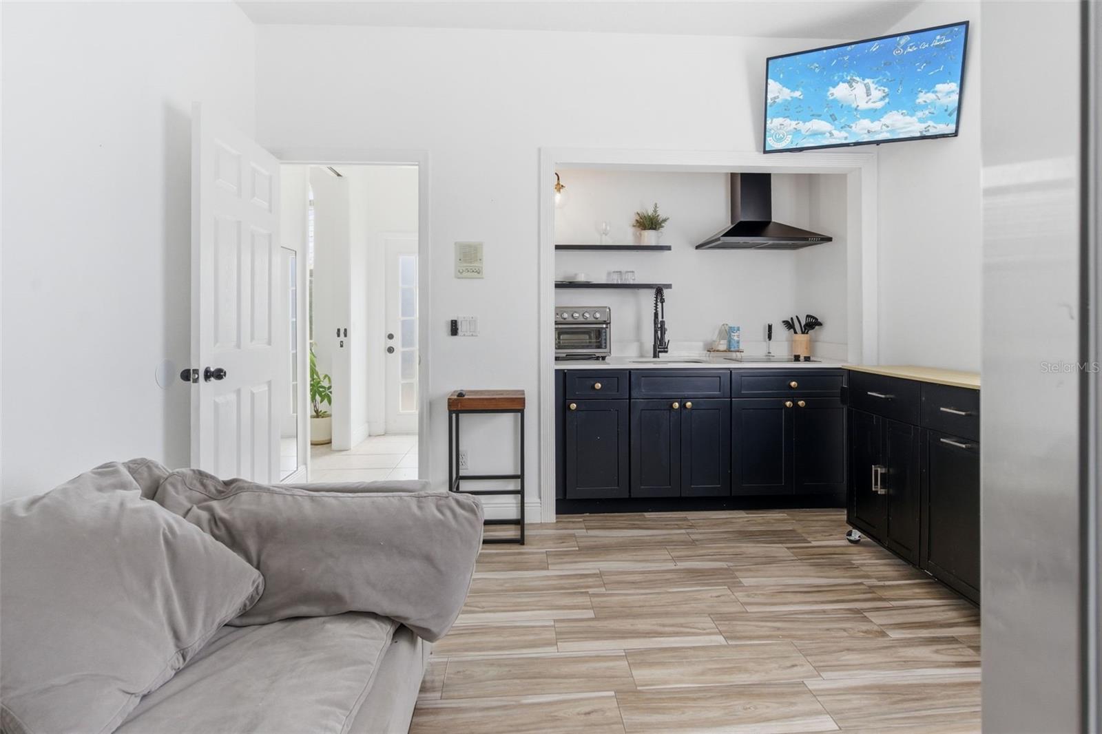 Image 18 of 51 For 4529 Caesar Avenue