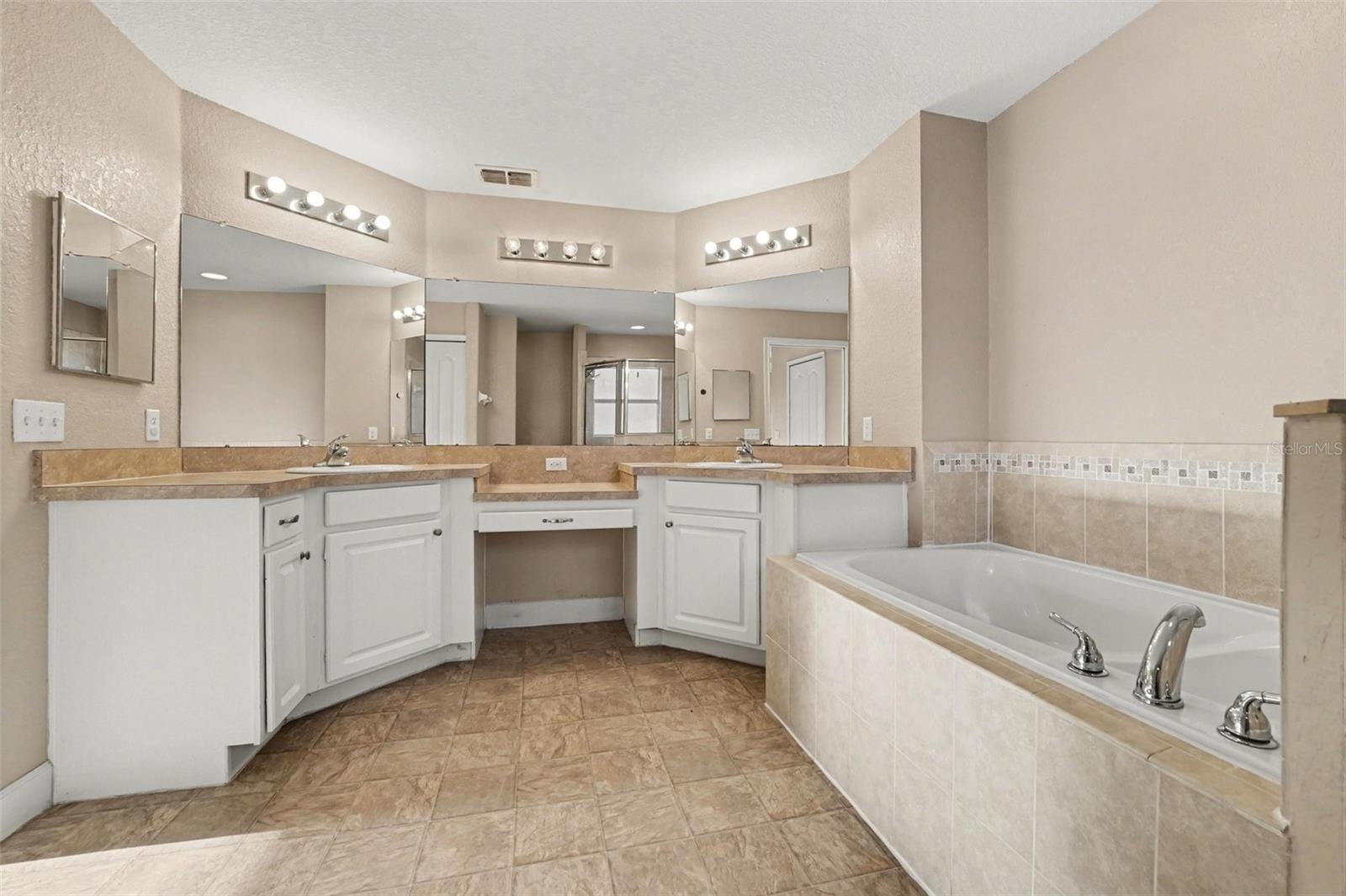 Image 22 of 25 For 803 Auburn Preserve Boulevard