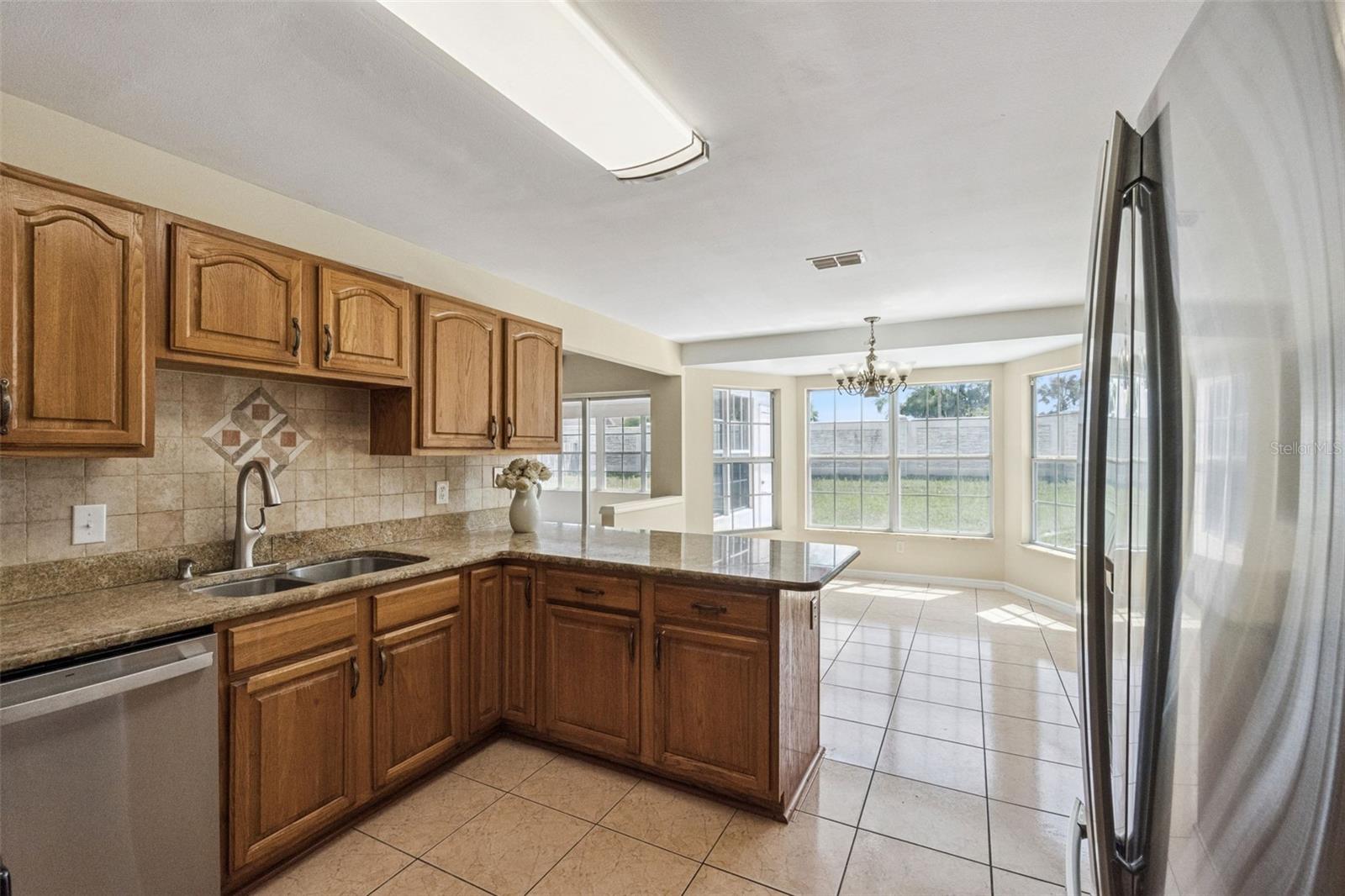 Listing photo id 11 for 4136 Tall Tree Drive