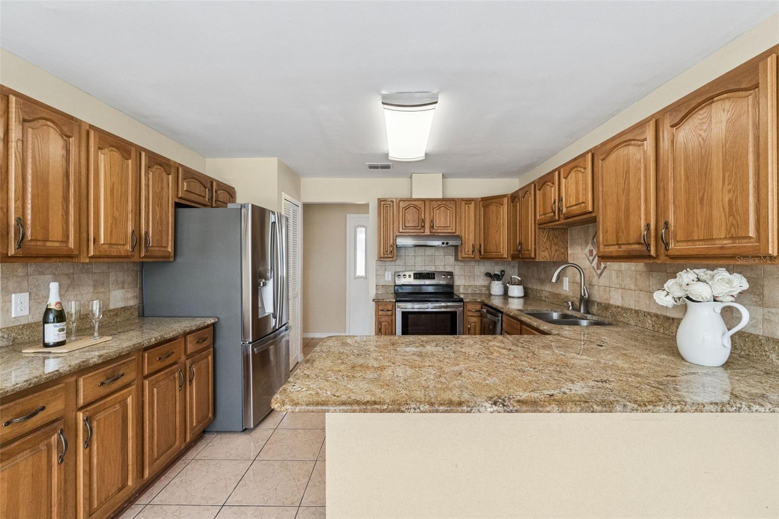 Listing photo id 13 for 4136 Tall Tree Drive