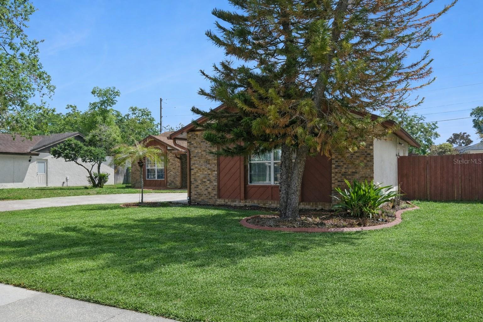 Listing photo id 0 for 4136 Tall Tree Drive