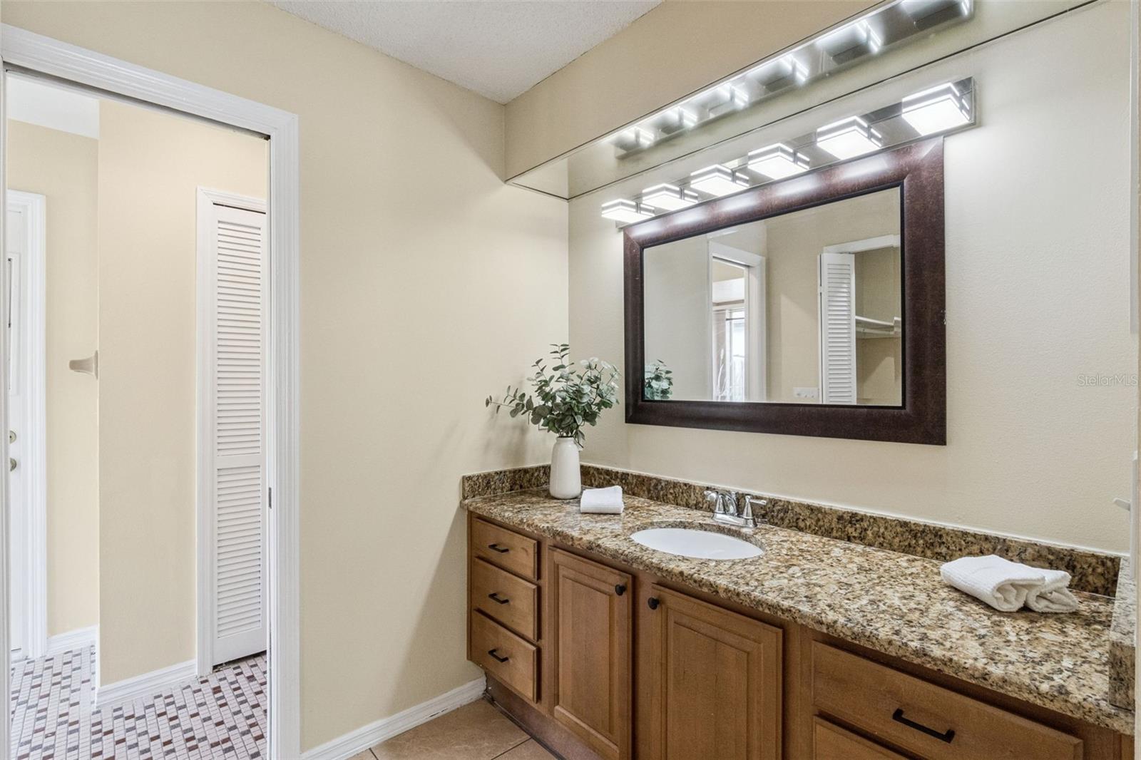 Listing photo id 18 for 4136 Tall Tree Drive