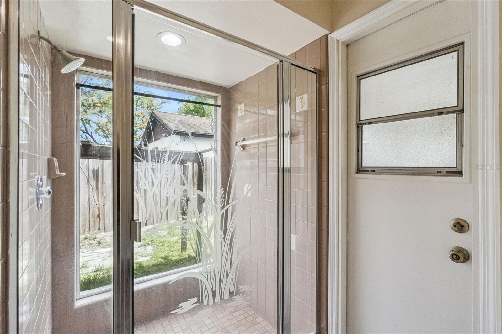 Listing photo id 19 for 4136 Tall Tree Drive