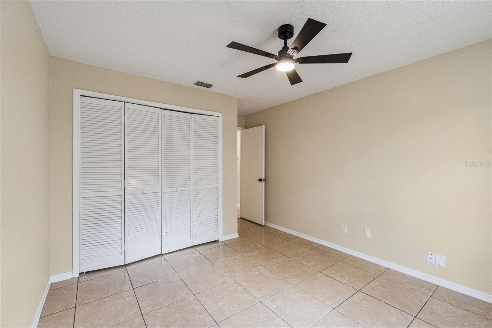 Listing photo id 24 for 4136 Tall Tree Drive