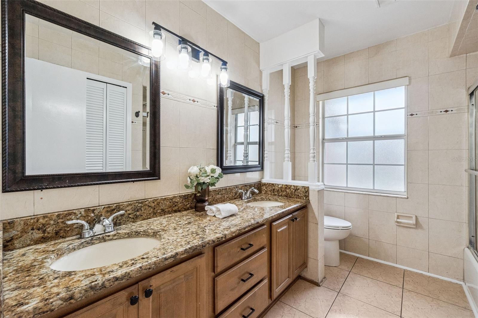 Listing photo id 26 for 4136 Tall Tree Drive