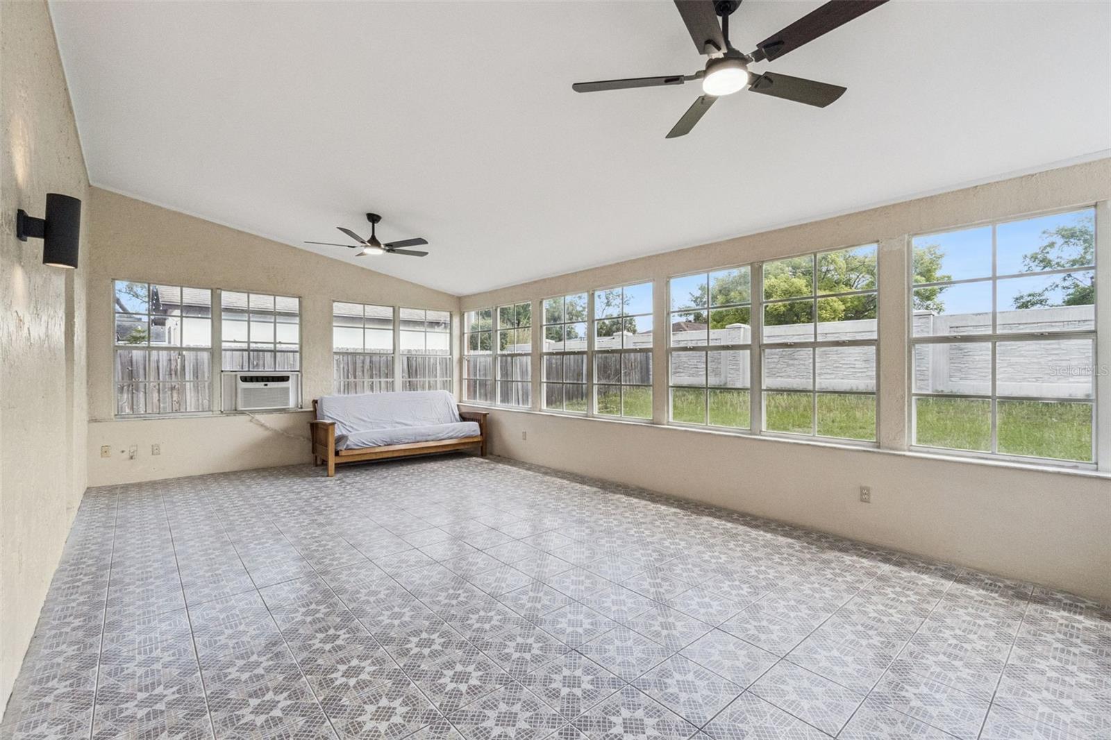 Listing photo id 28 for 4136 Tall Tree Drive