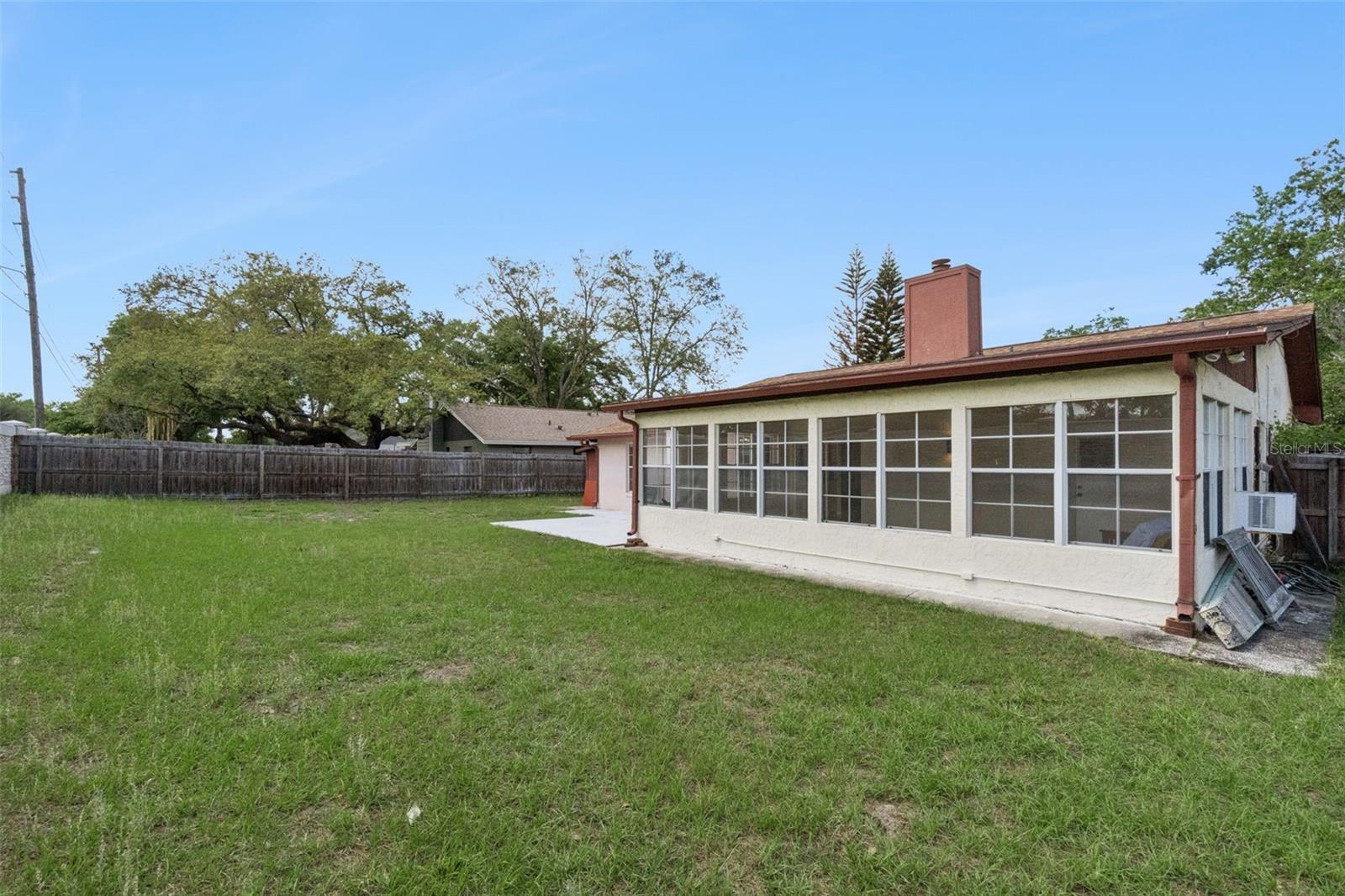 Listing photo id 31 for 4136 Tall Tree Drive